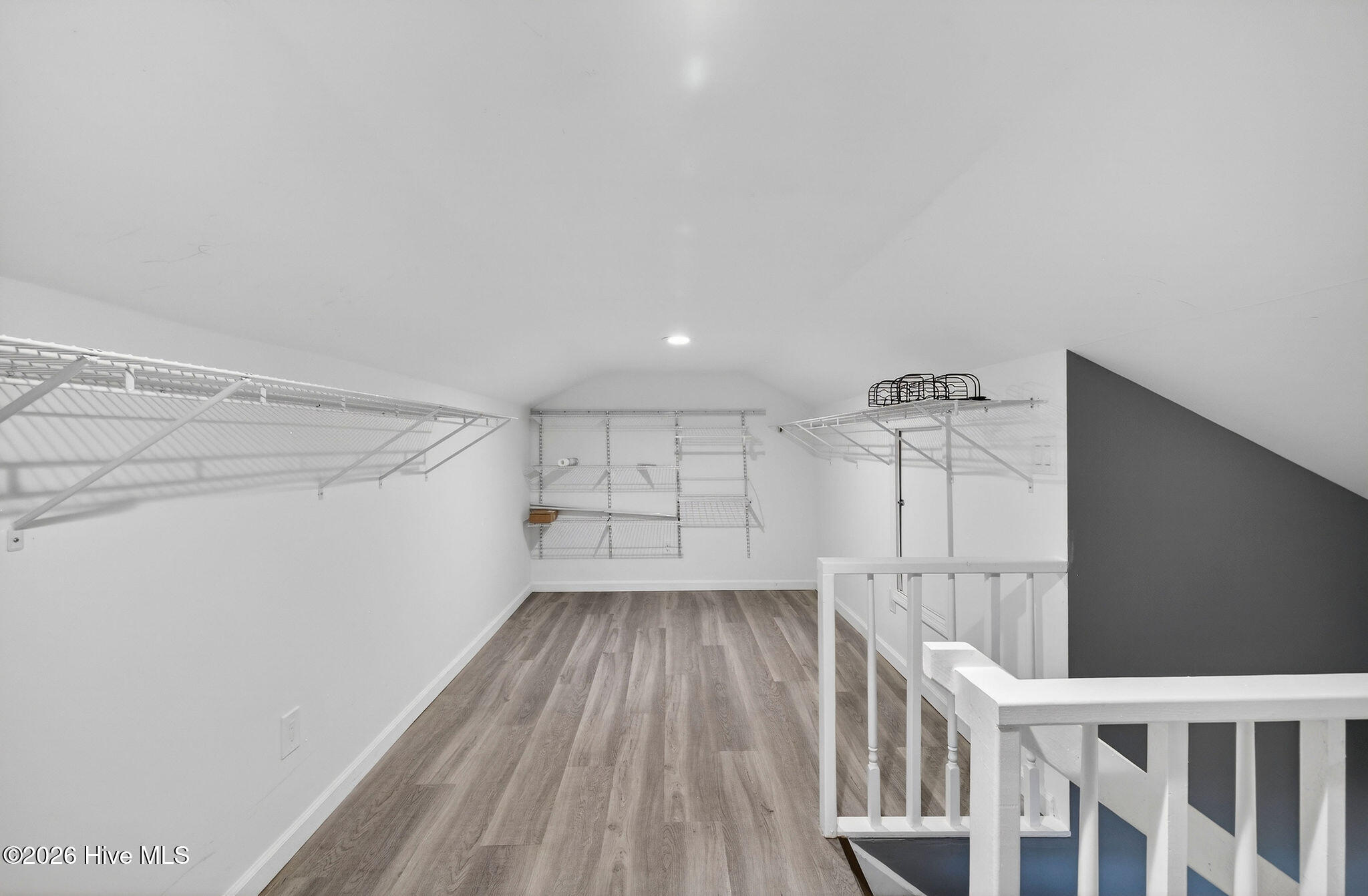 100548993 | Photo 28