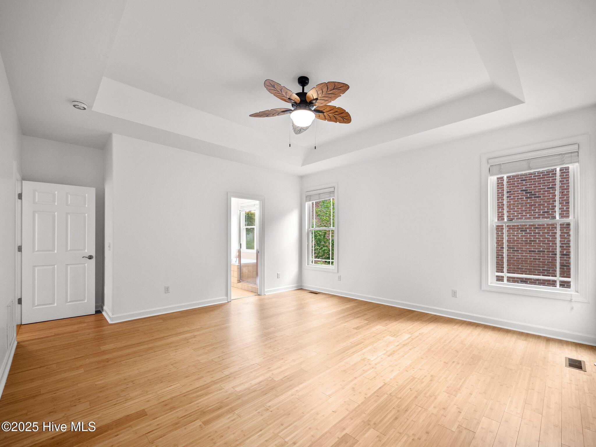 100559158 | Photo 24