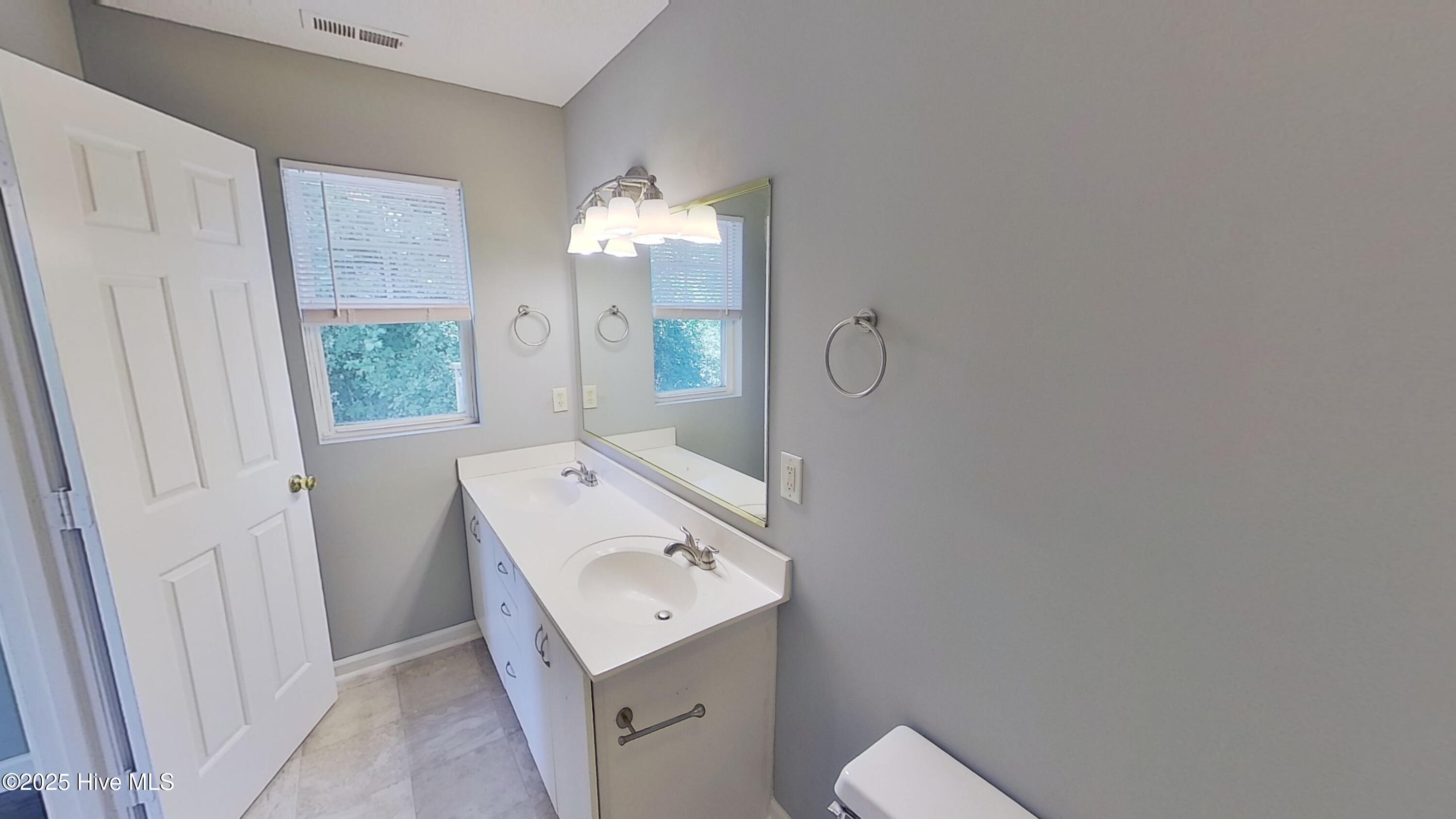 100512286 | Photo 16