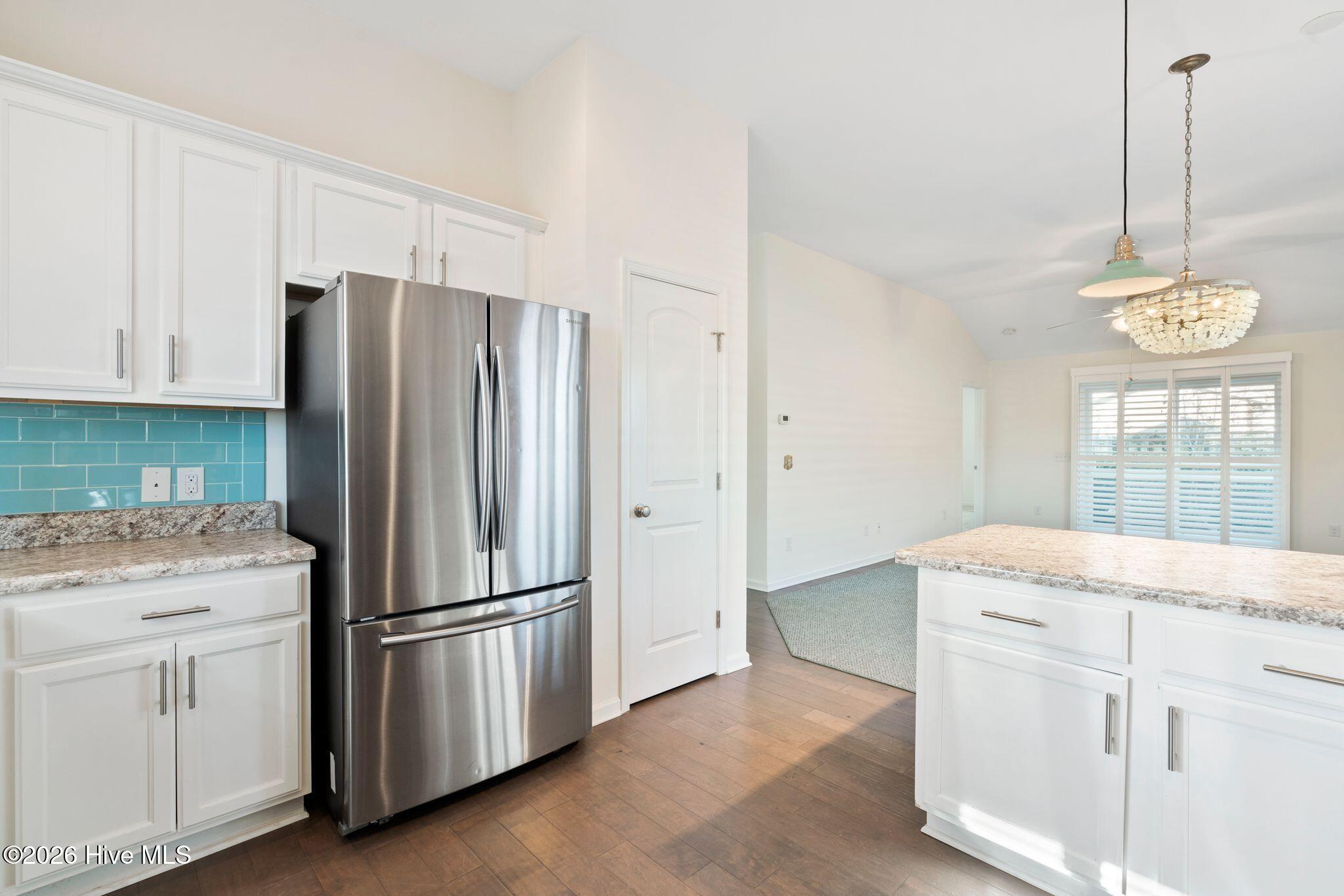 100564909 | Photo 11