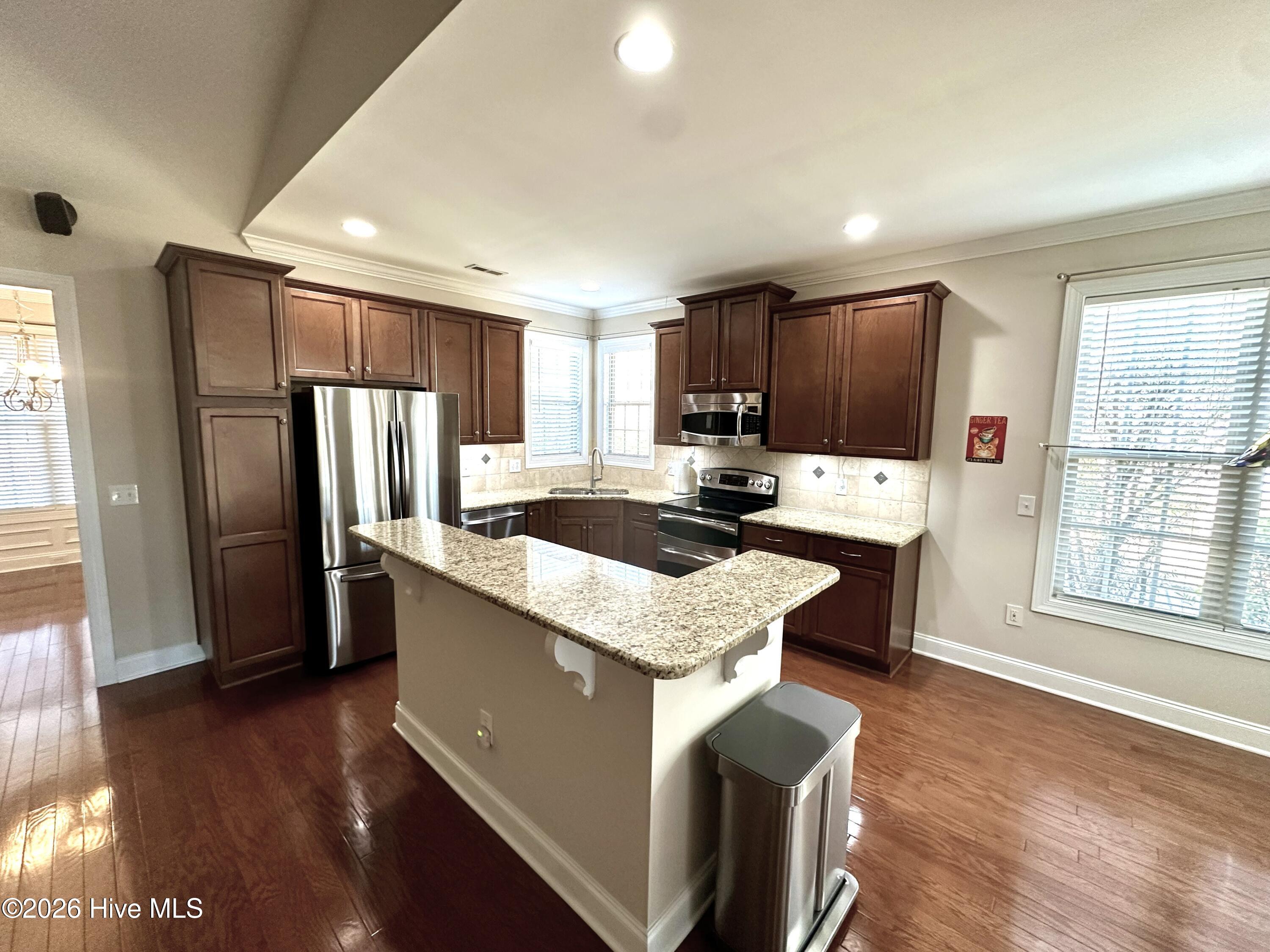 100555837 | Photo 13