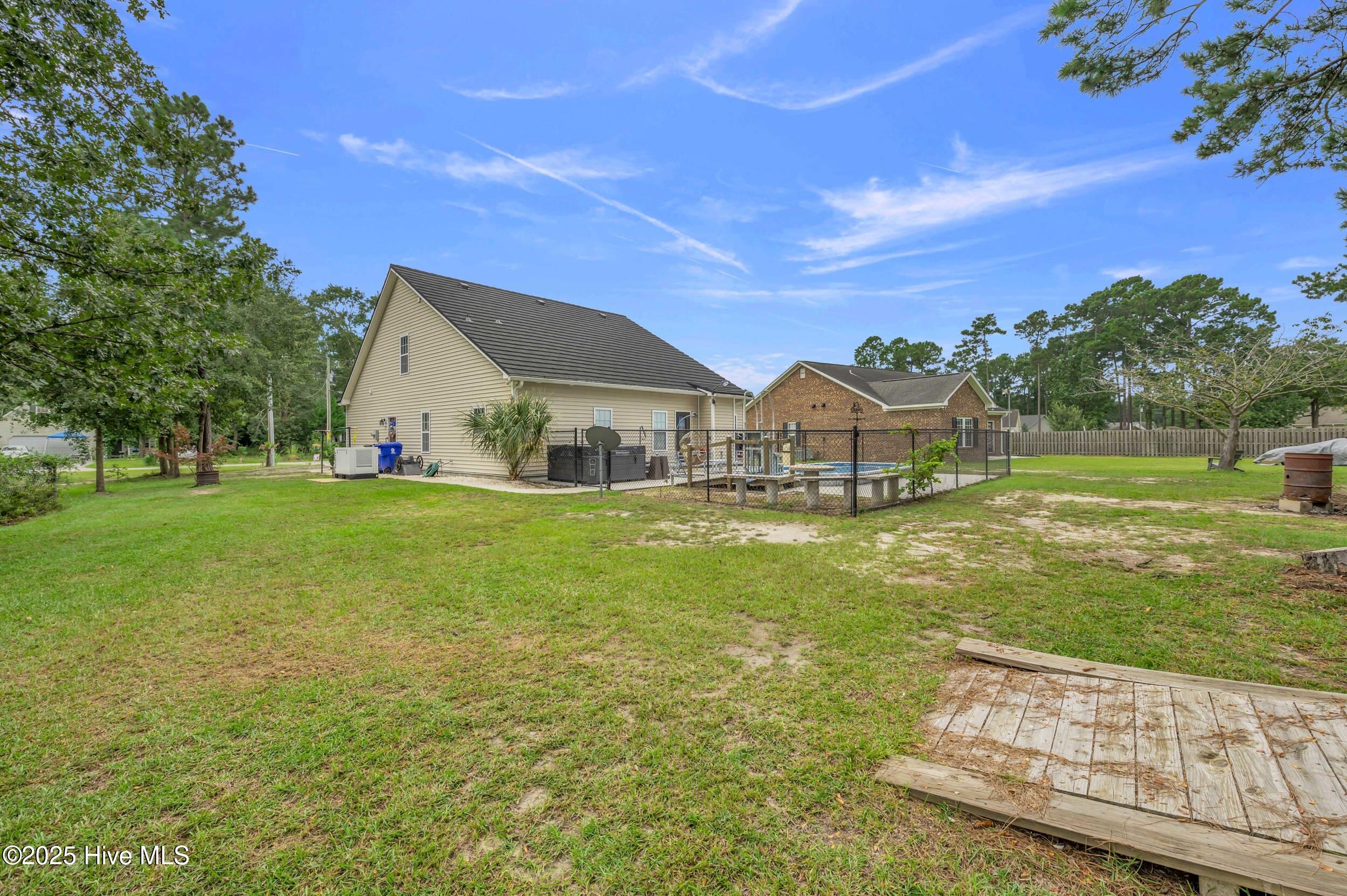 100527690 | Photo 32