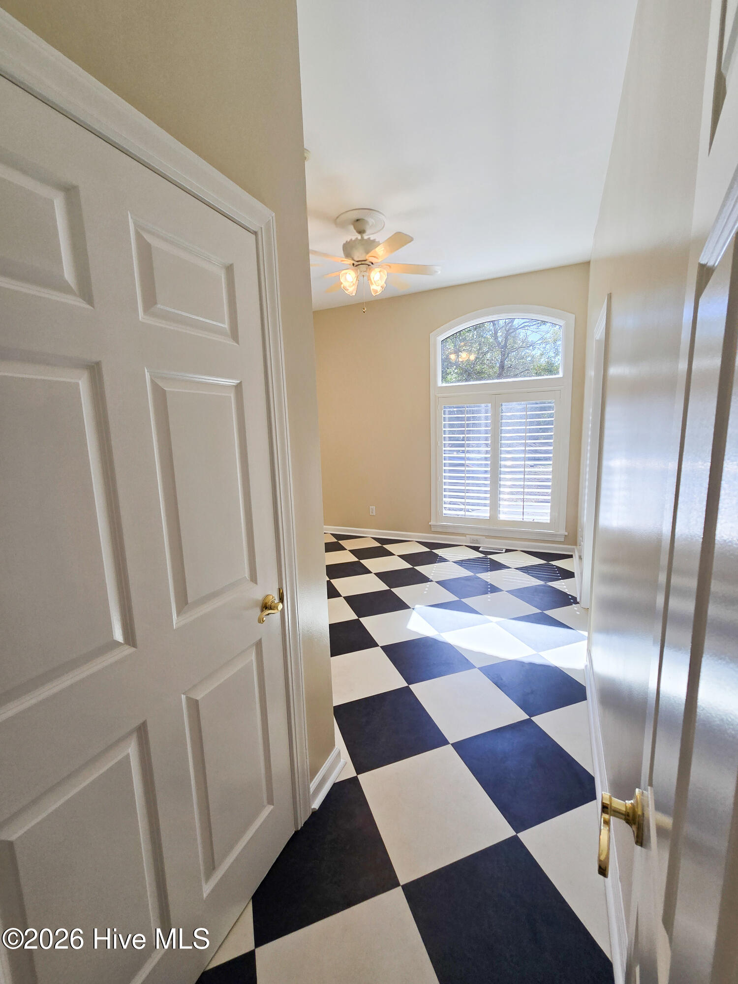 100558924 | Photo 32