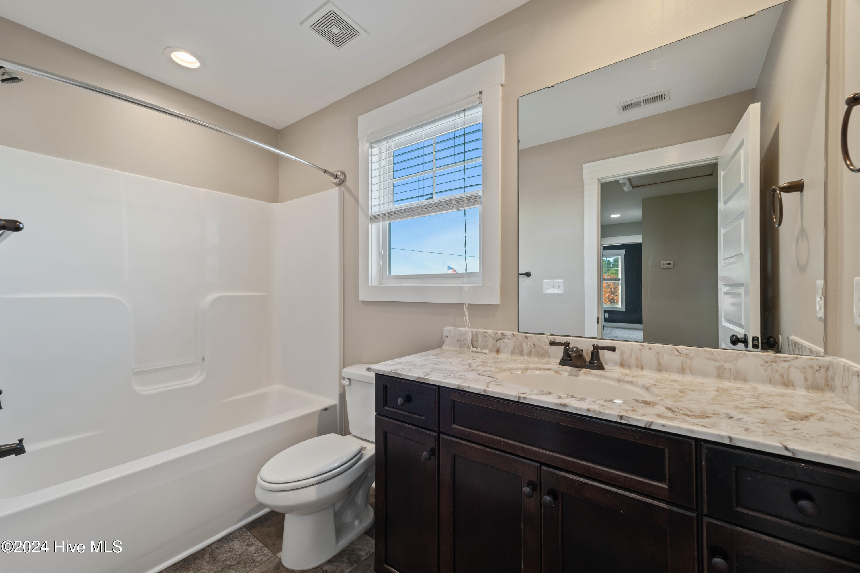 100548081 | Photo 10