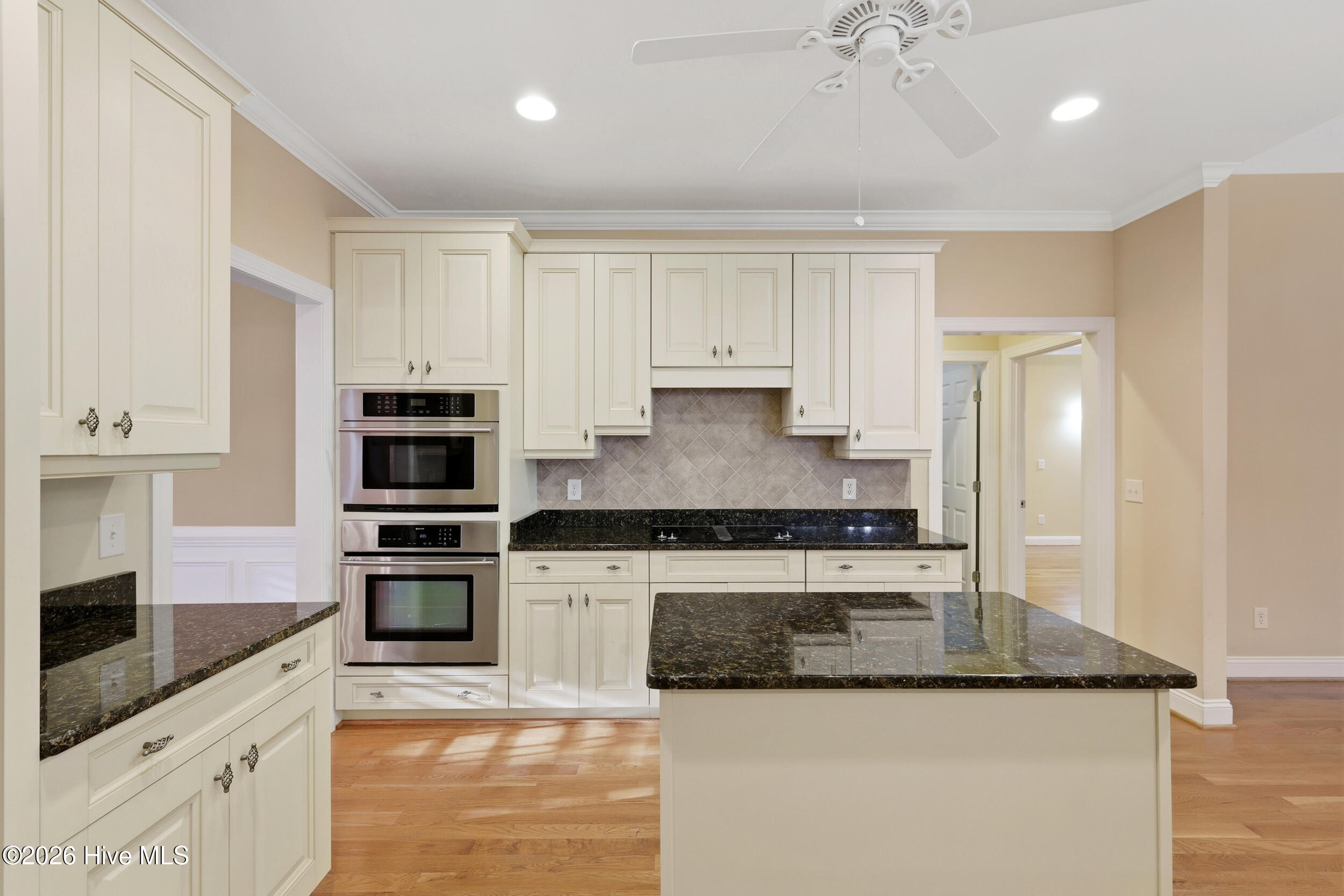 100567096 | Photo 28