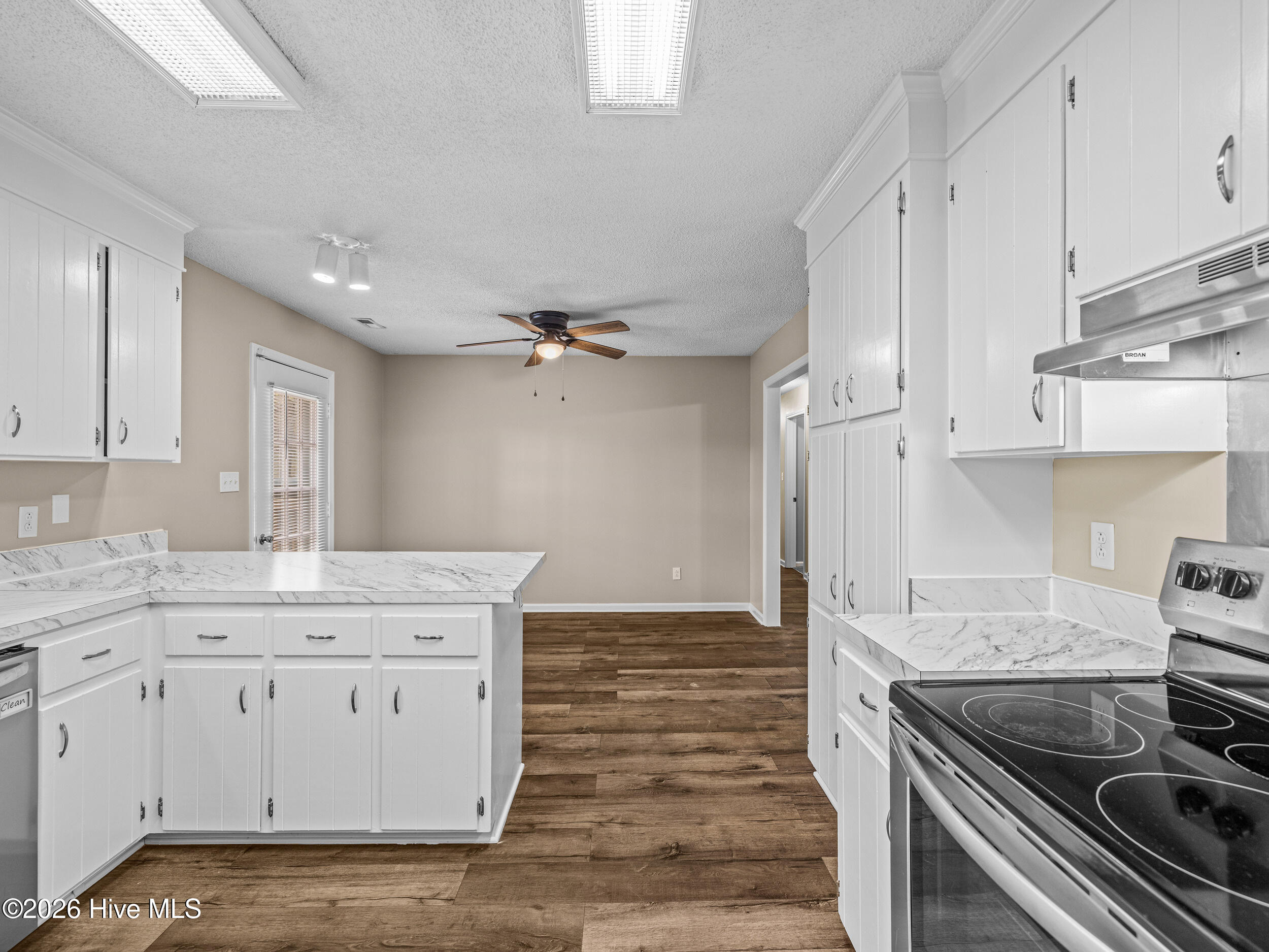 100564987 | Photo 19