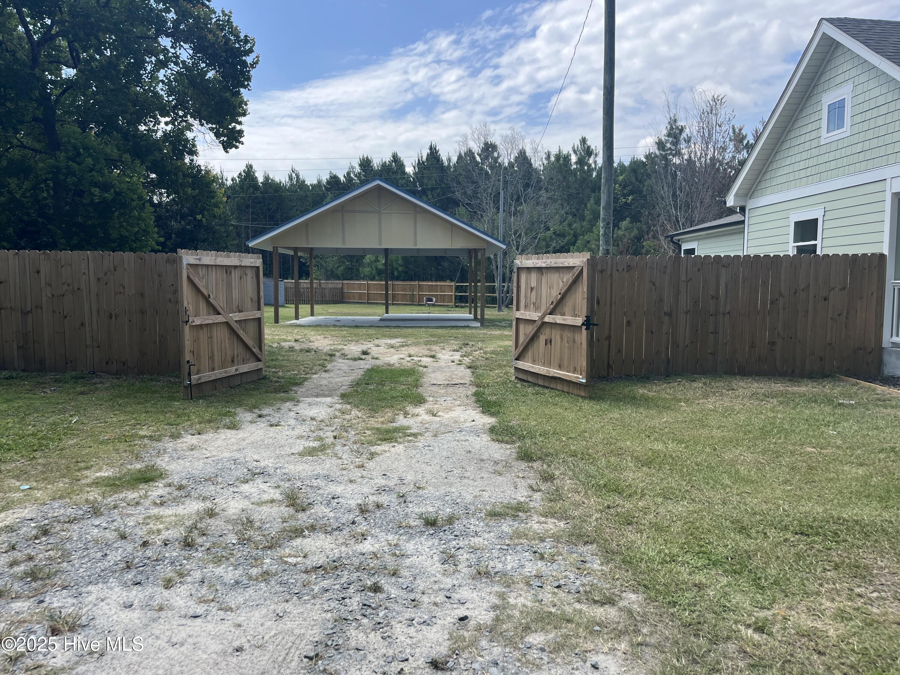 Homes for sale in Burgaw, NC | 4314 E Nc Hwy 53 E, Burgaw, NC 28425 | MLS# 100520633