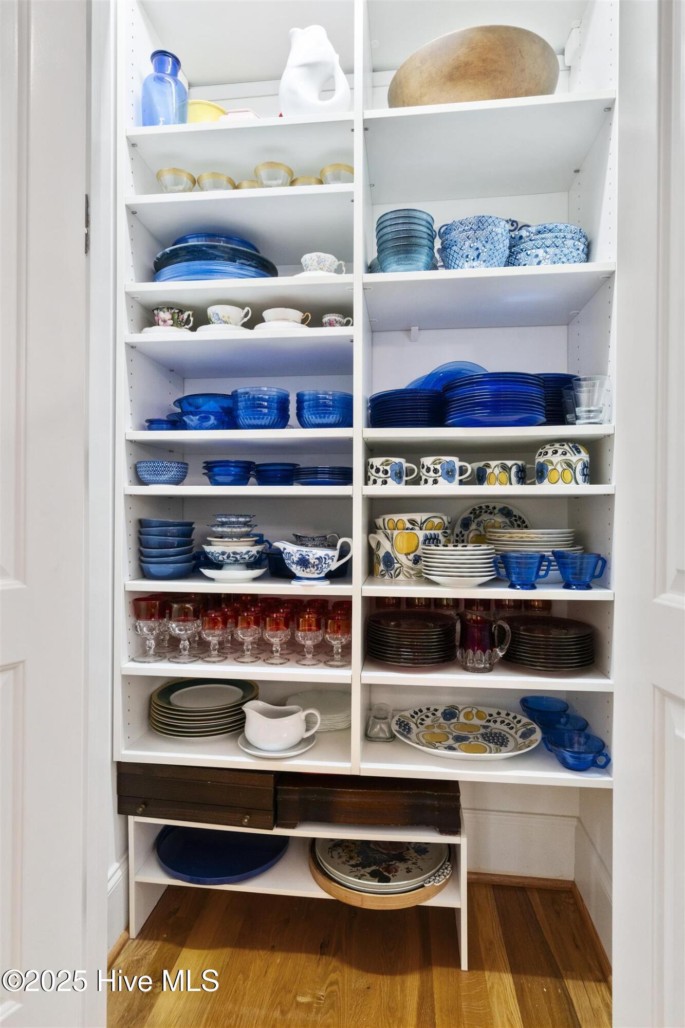 100518615 | Photo 24