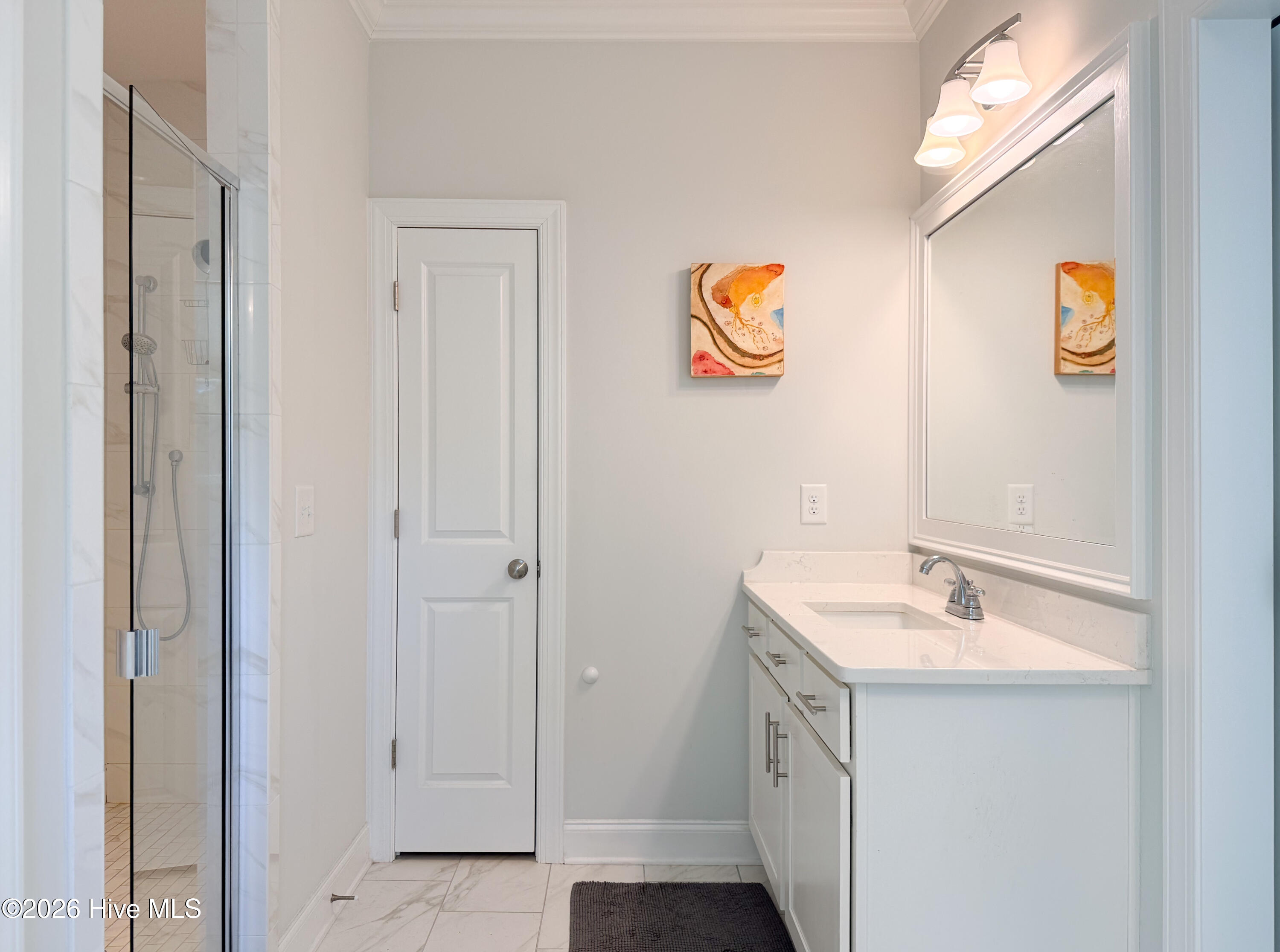 100567915 | Photo 43