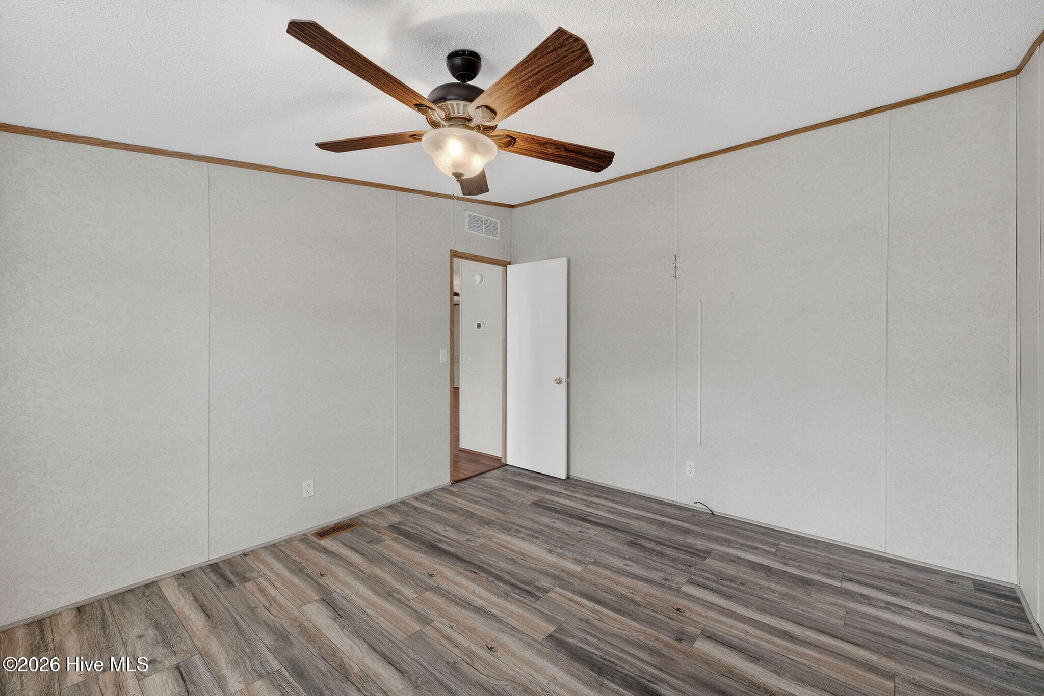 100559923 | Photo 30