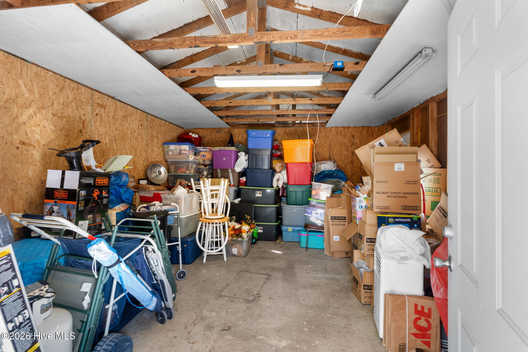 100548359 | Photo 36