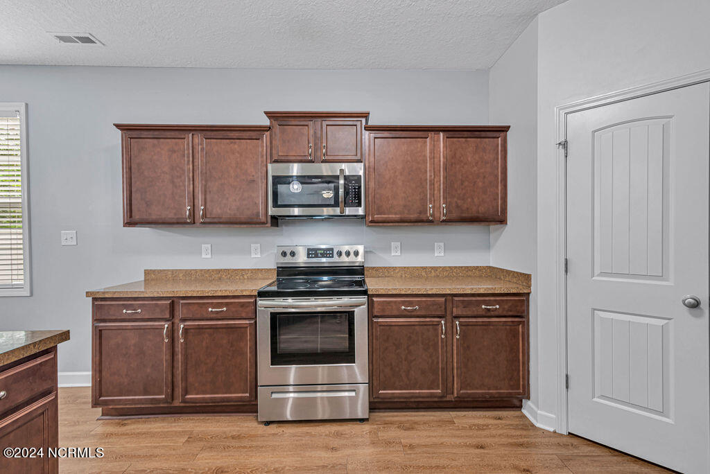 100565774 | Photo 10