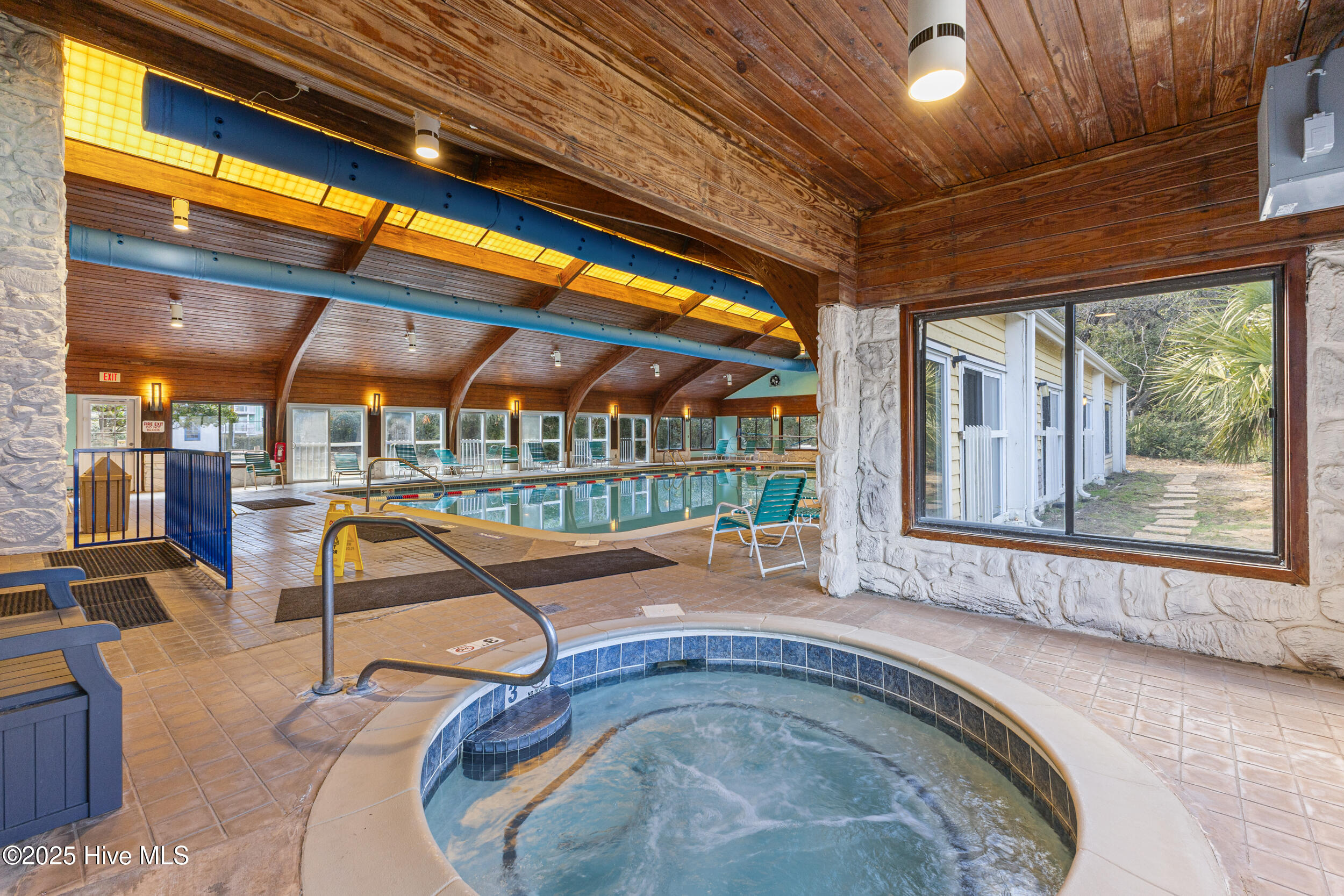 100518550 | Photo 55