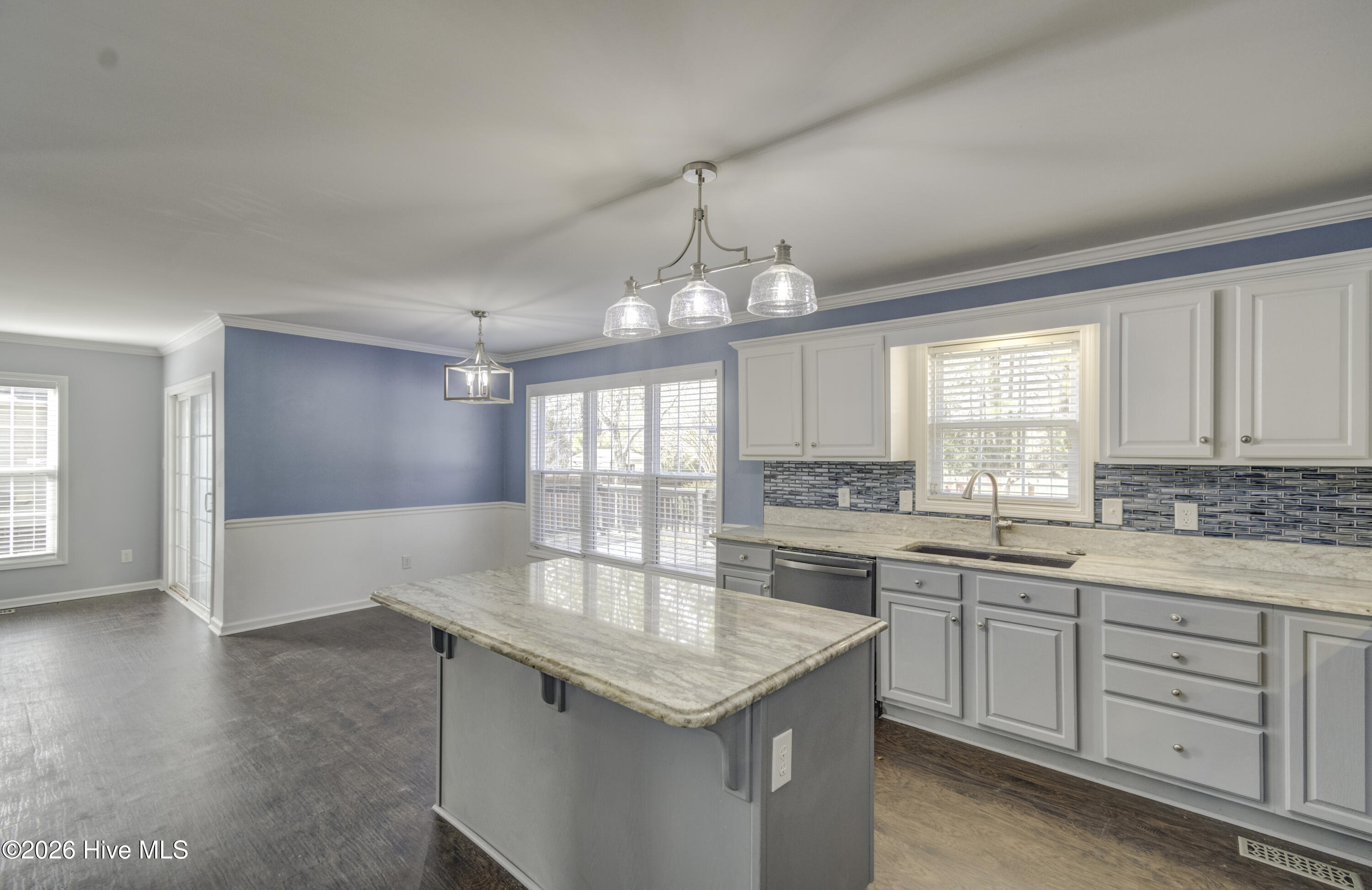 100549263 | Photo 19