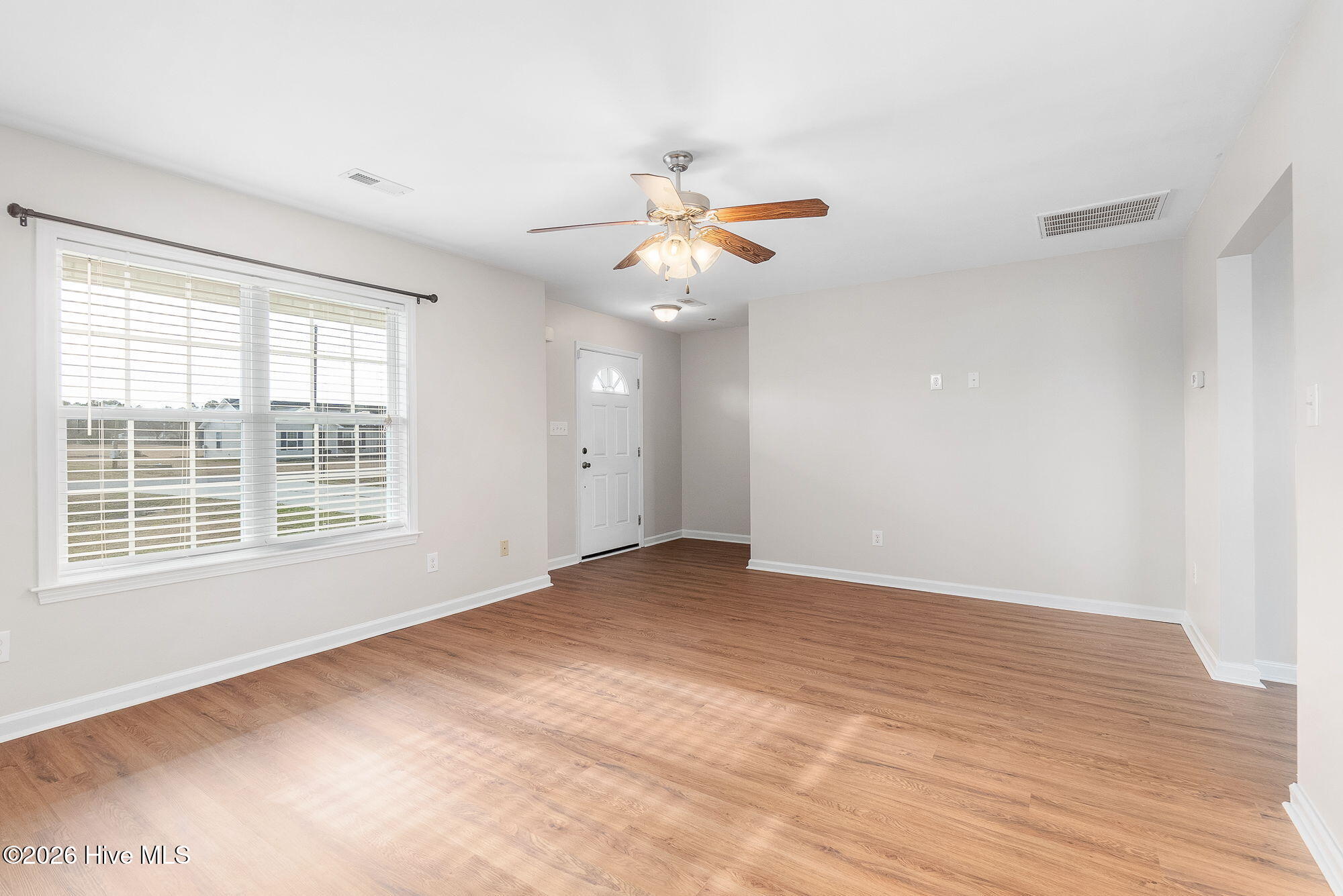 100569536 | Photo 11