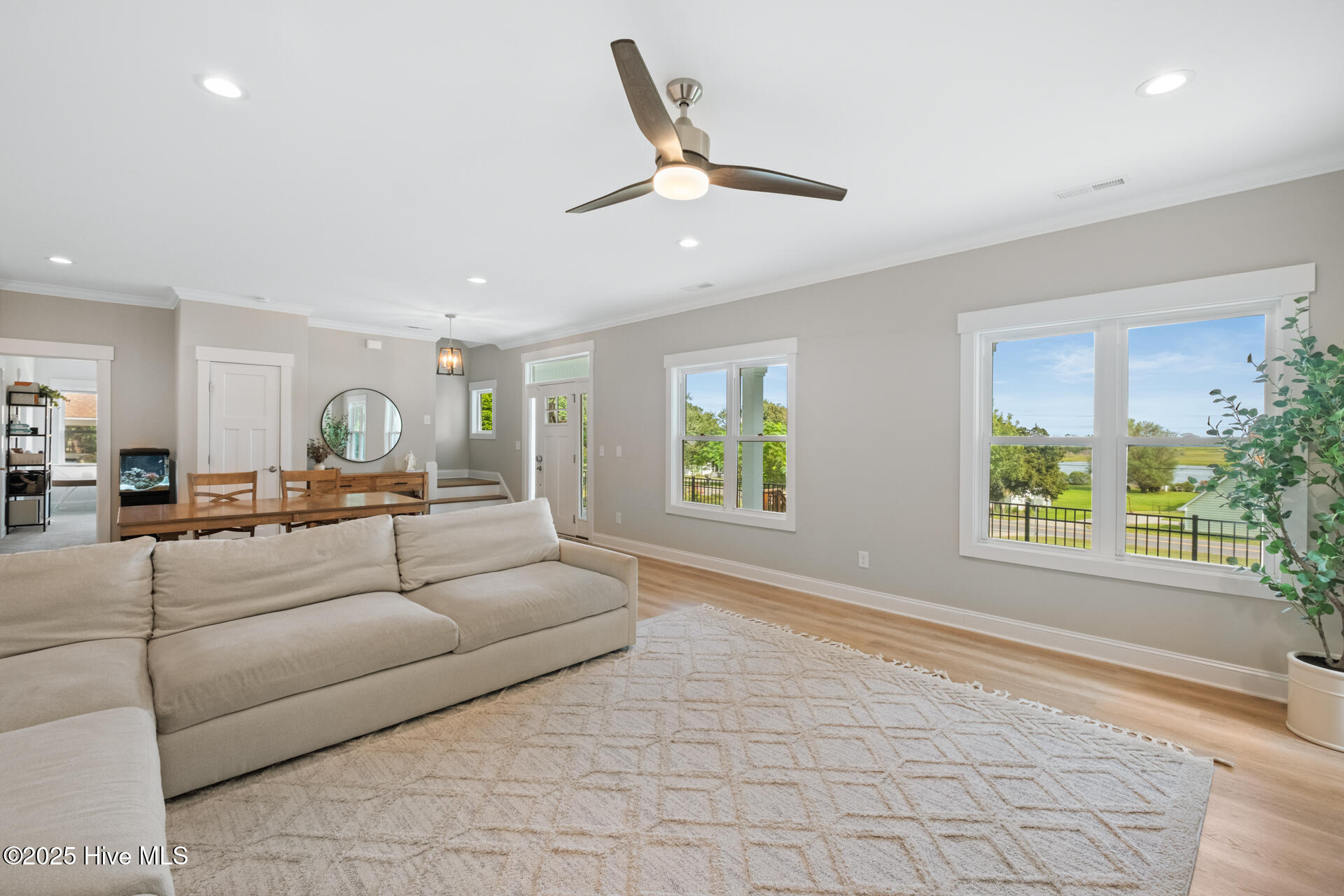 100554078 | Photo 16