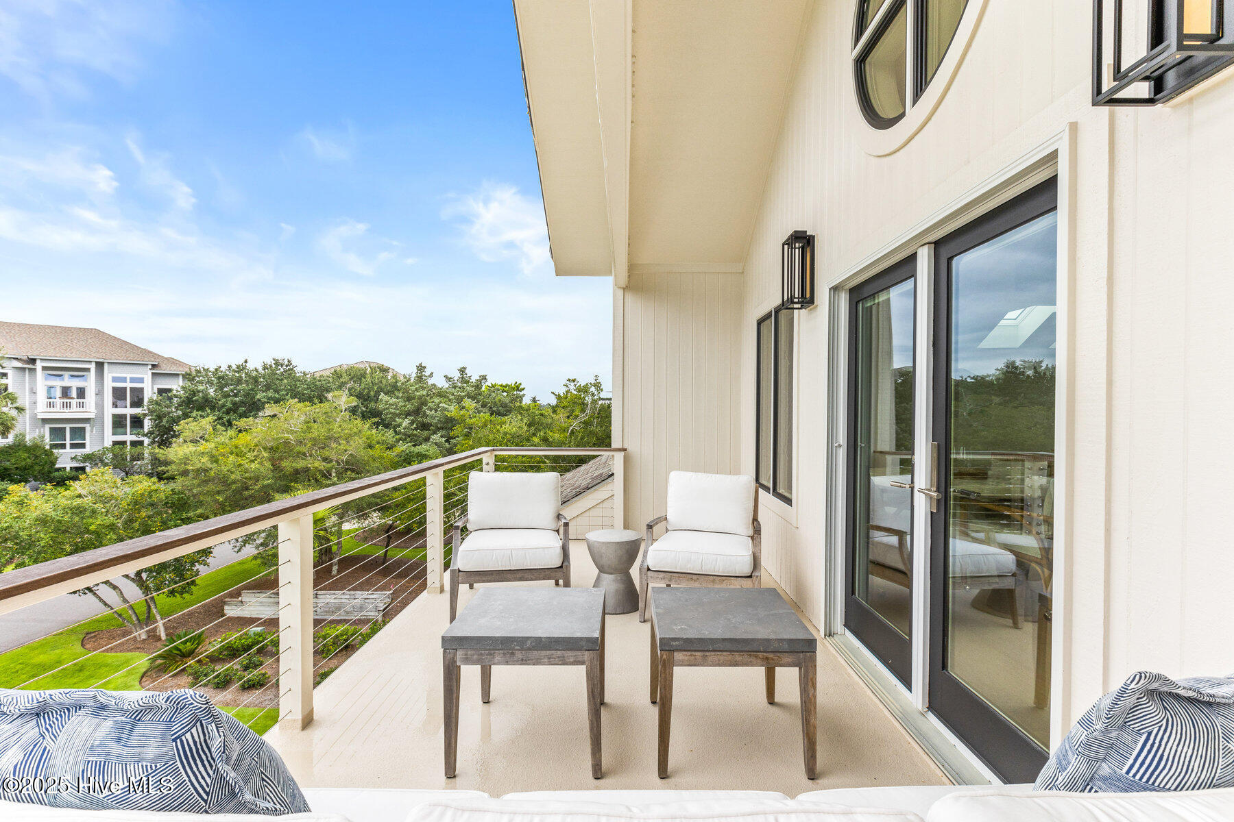 100530519 | Photo 50