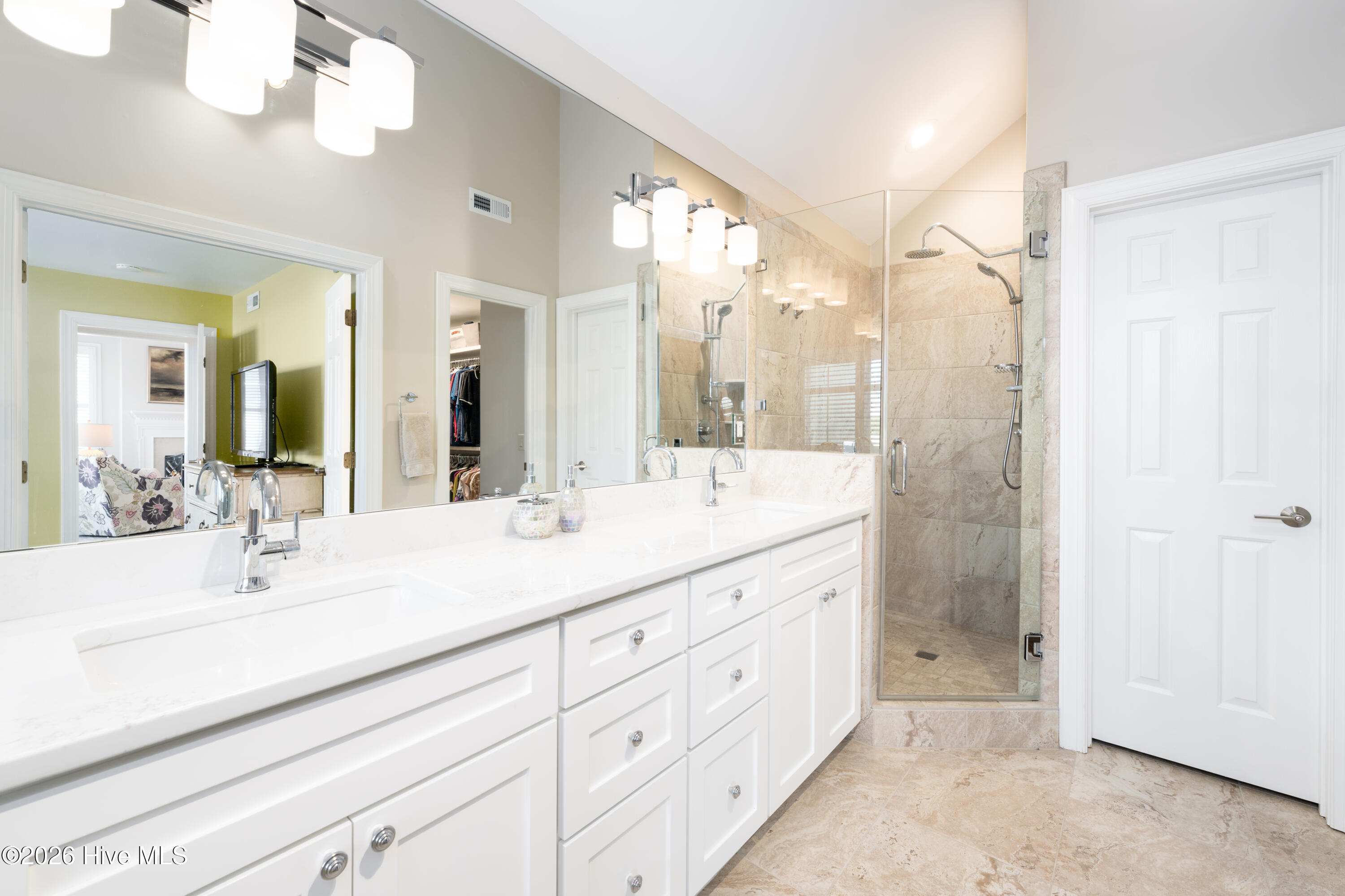 100553982 | Photo 13