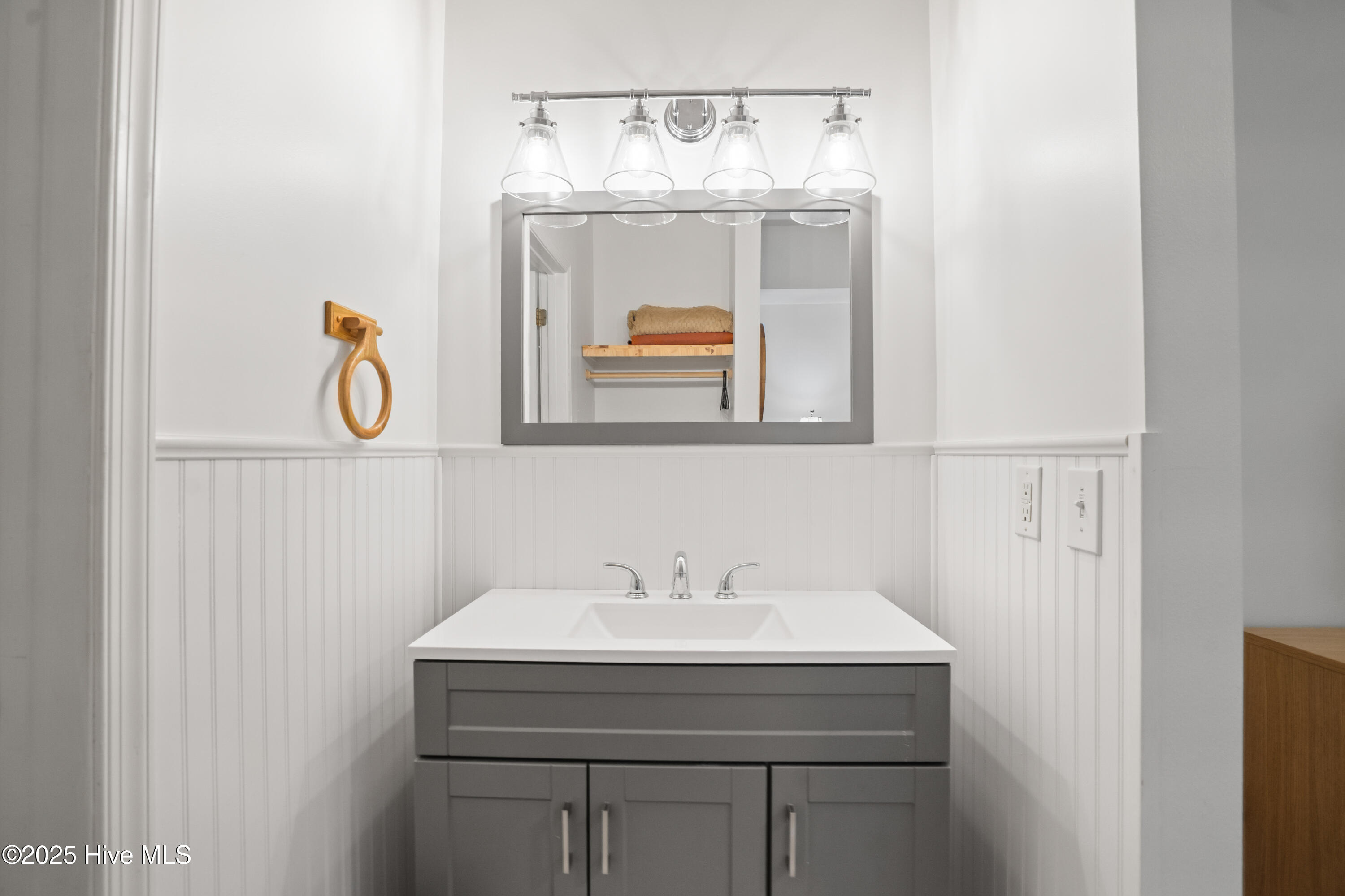 100533725 | Photo 35