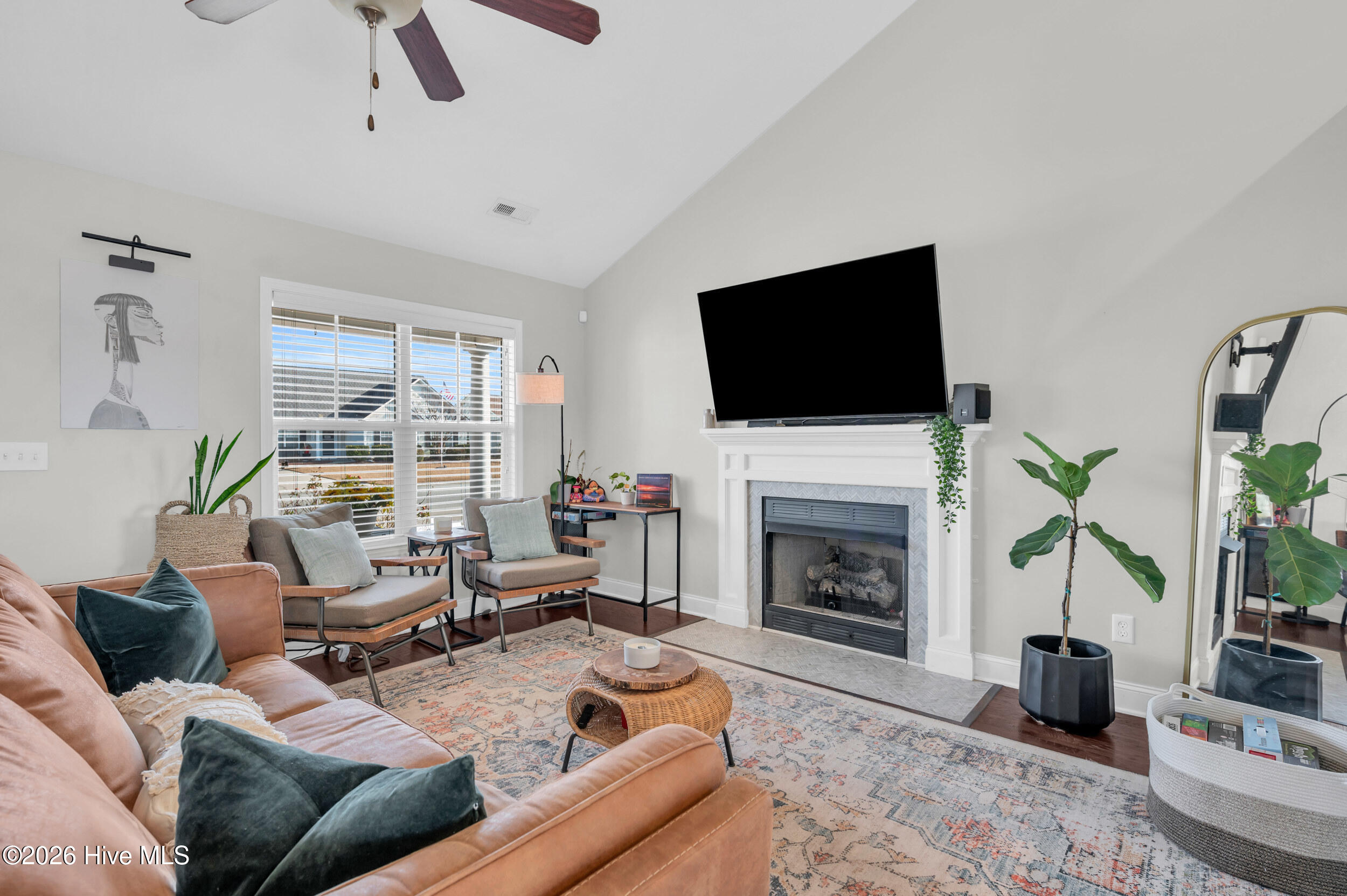 100548167 | Photo 11