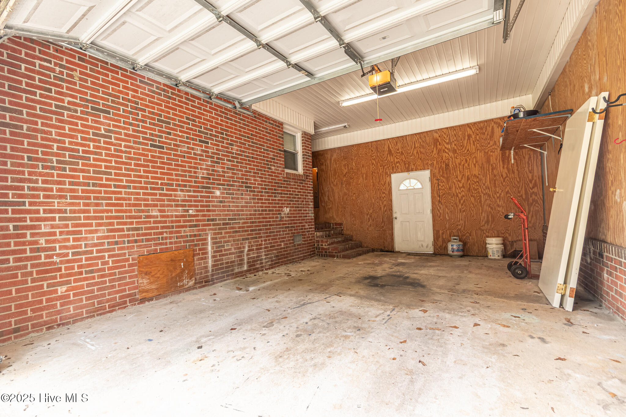 6778 Albert St-31
