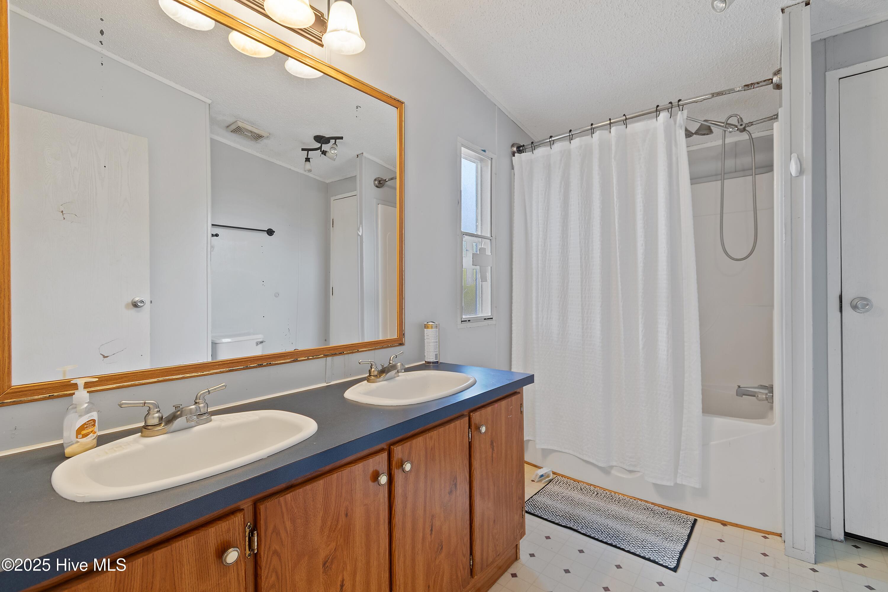 100532696 | Photo 13