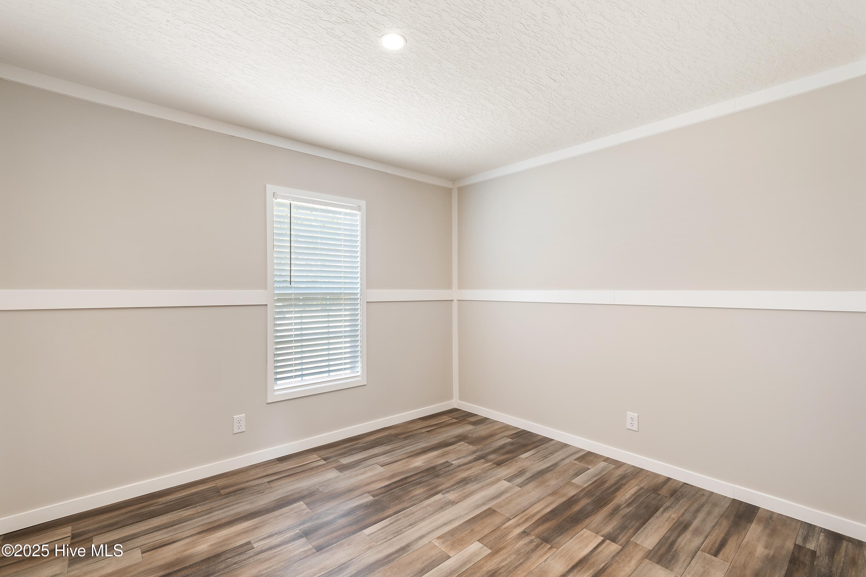 100523771 | Photo 24