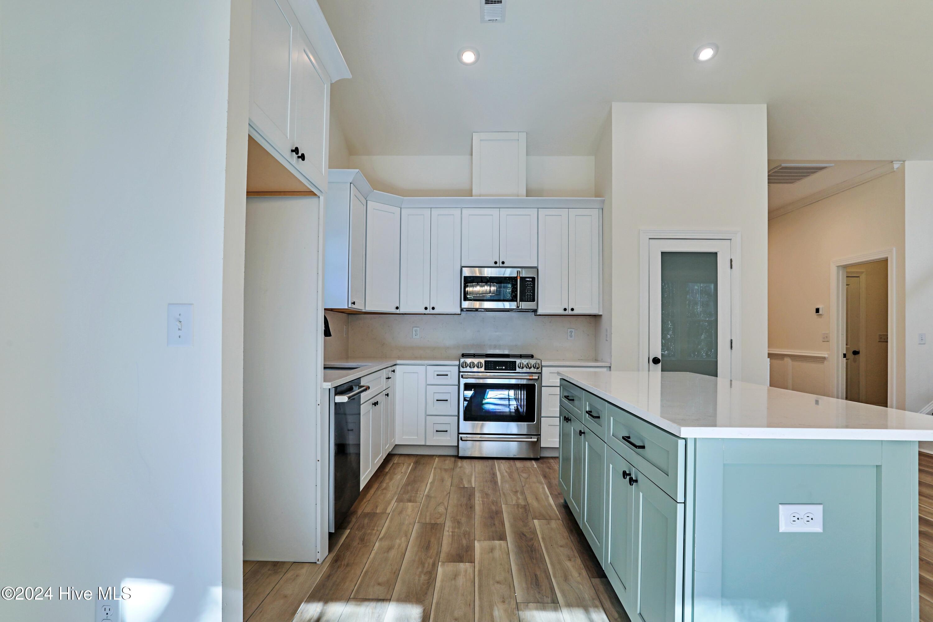 100481314 | Photo 22