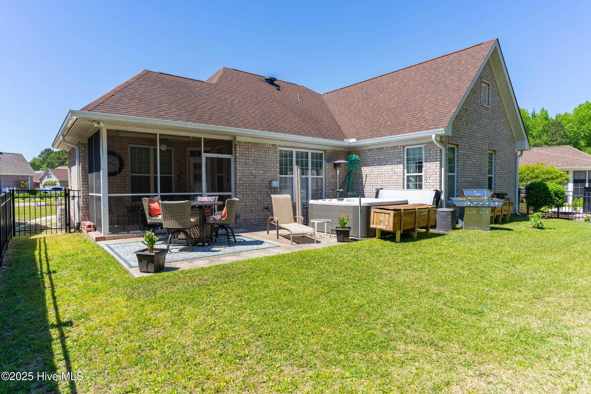 100506043 | Photo 41