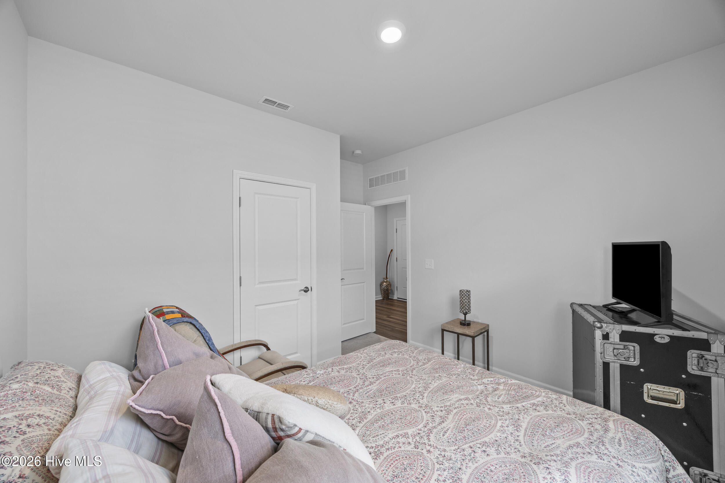 100566801 | Photo 19