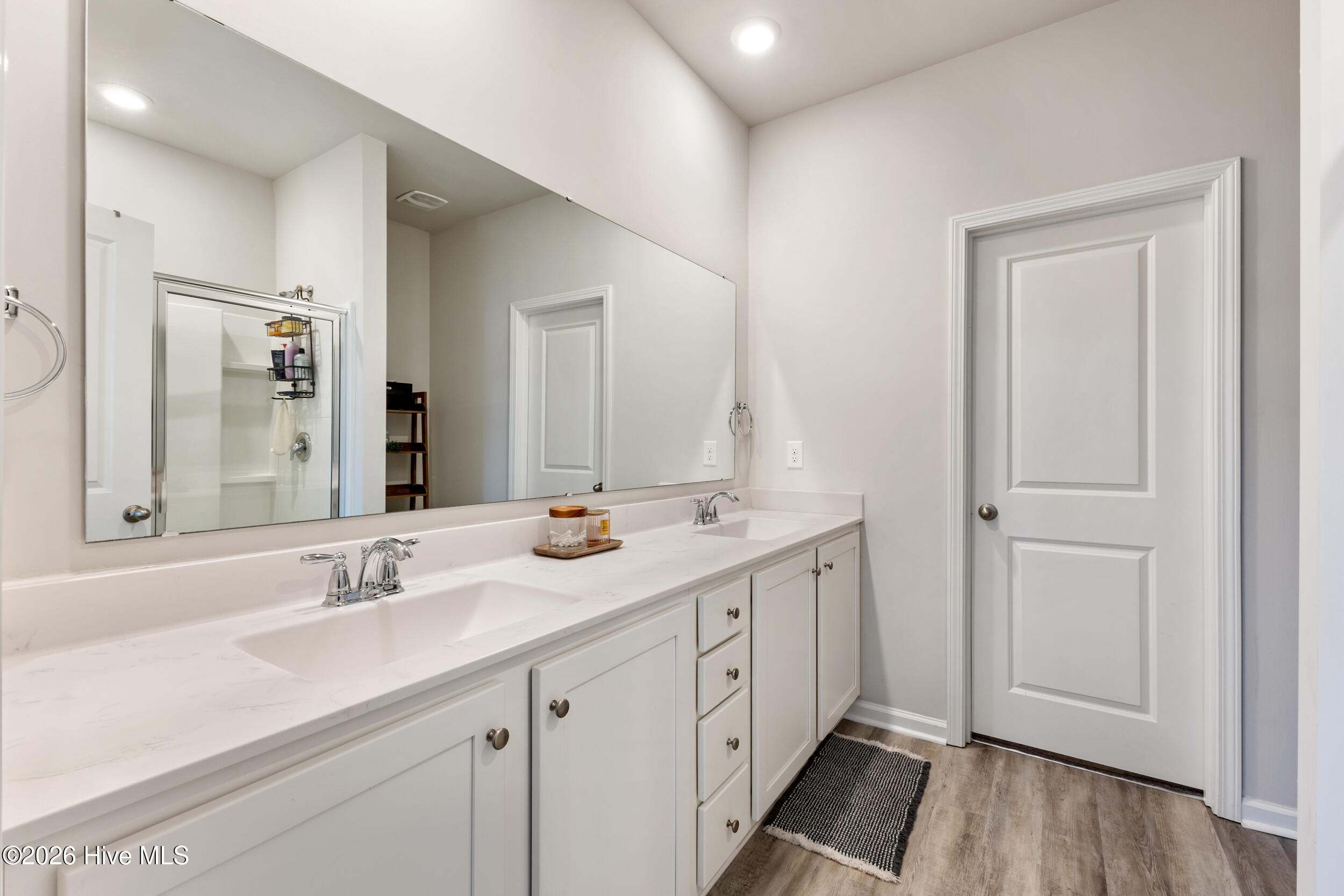 100553335 | Photo 15