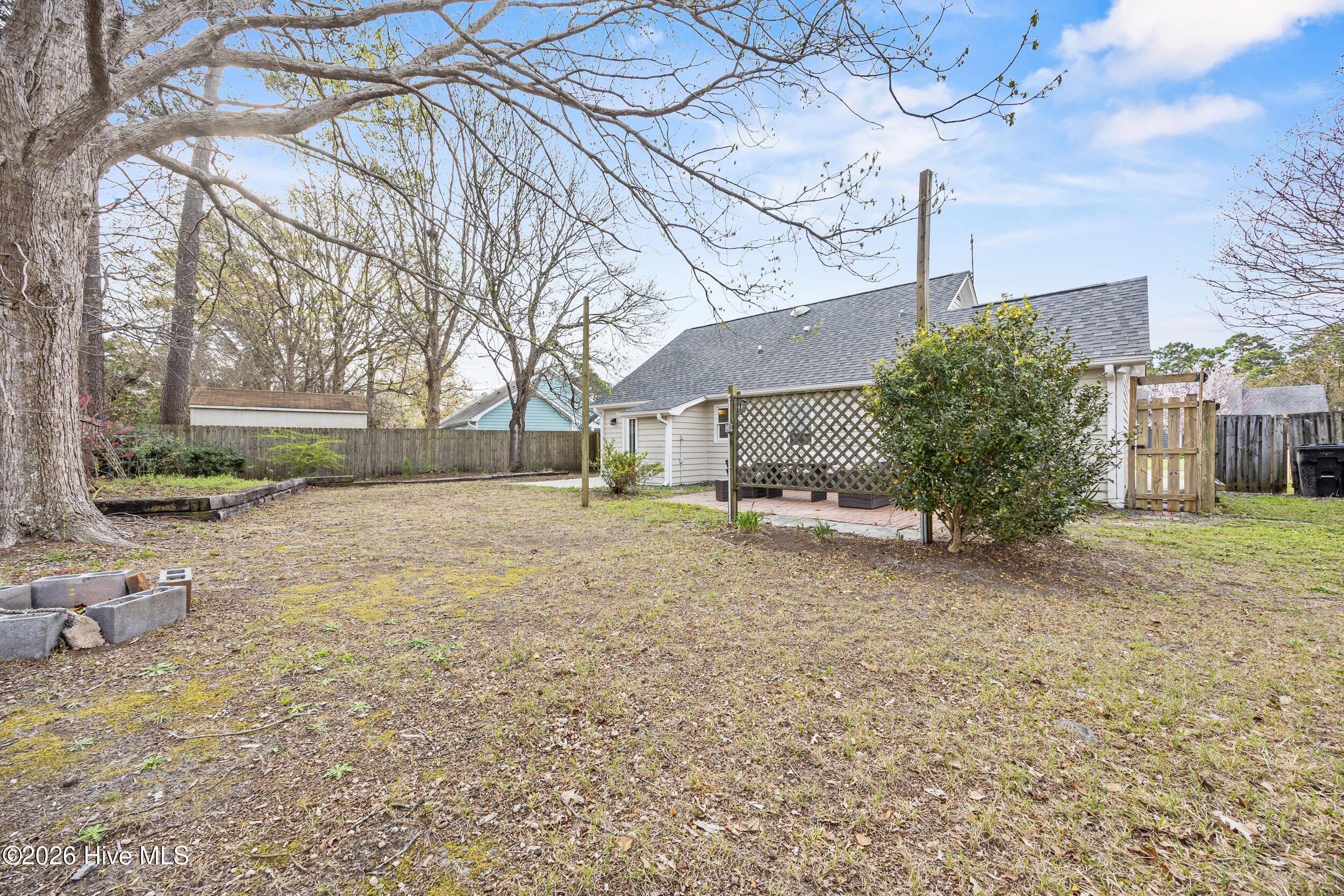 100560305 | Photo 39