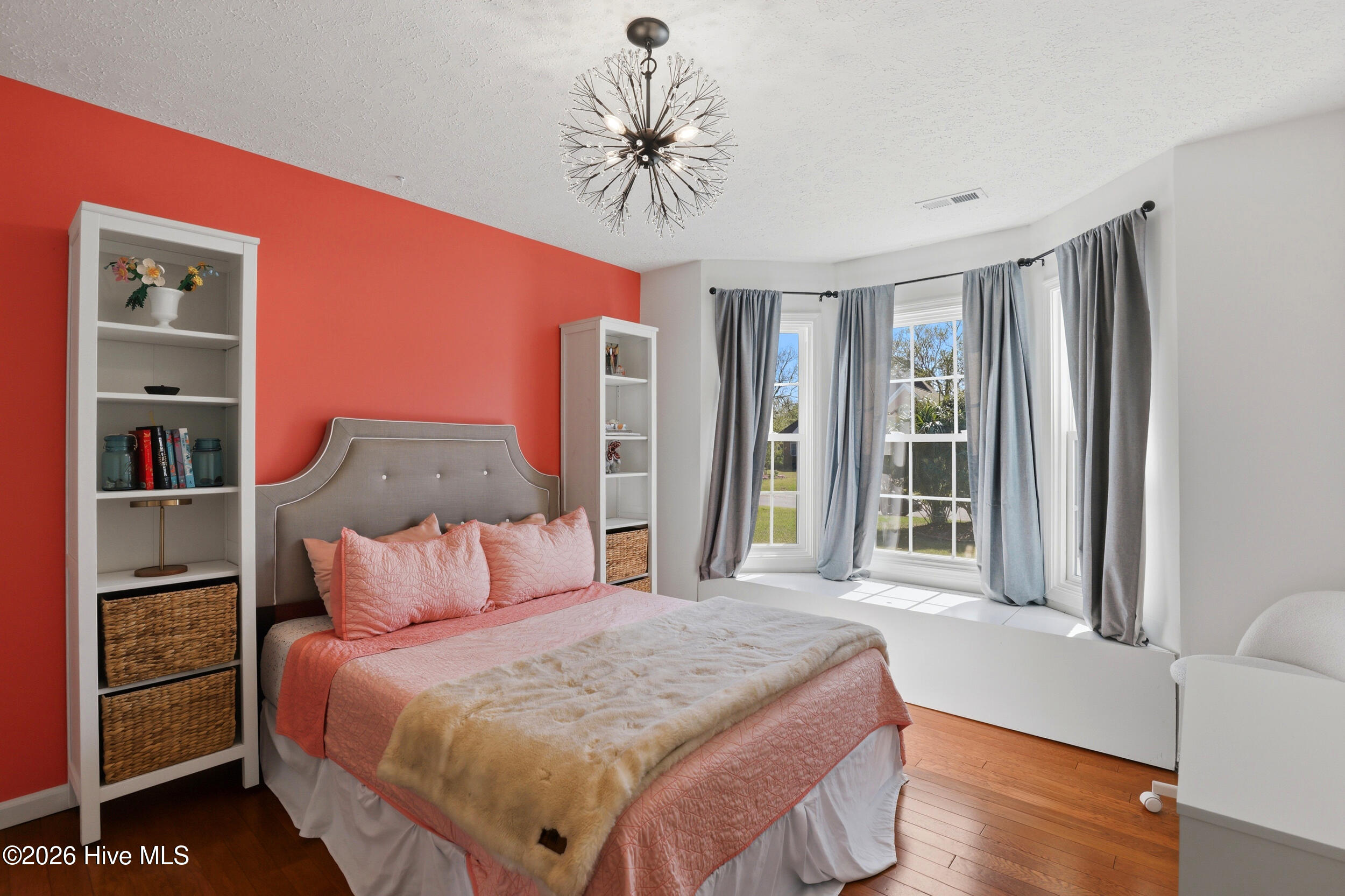 100563853 | Photo 22