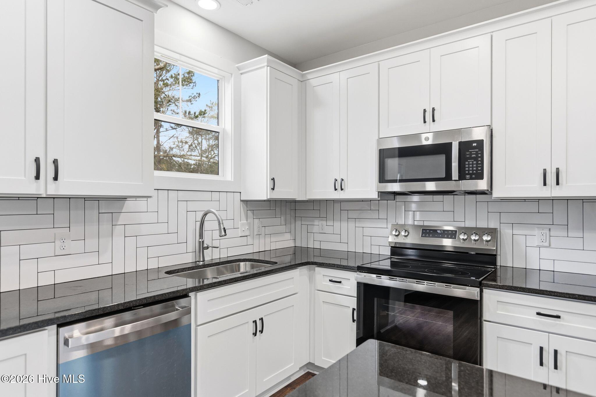 100559286 | Photo 16