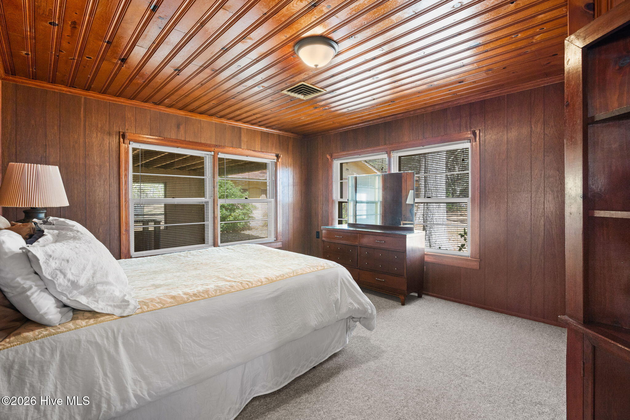 100561810 | Photo 44