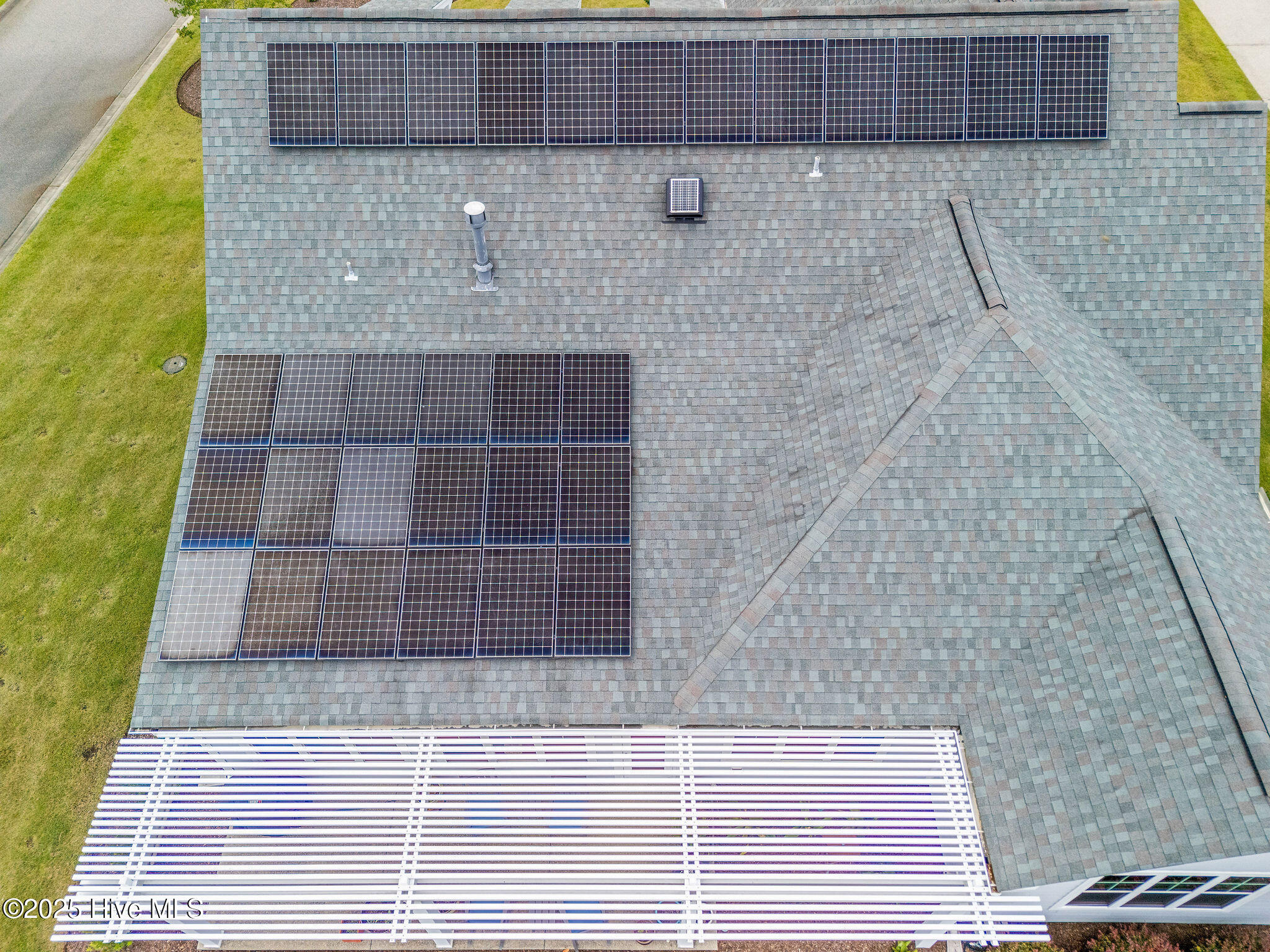 100518693 | Photo 49