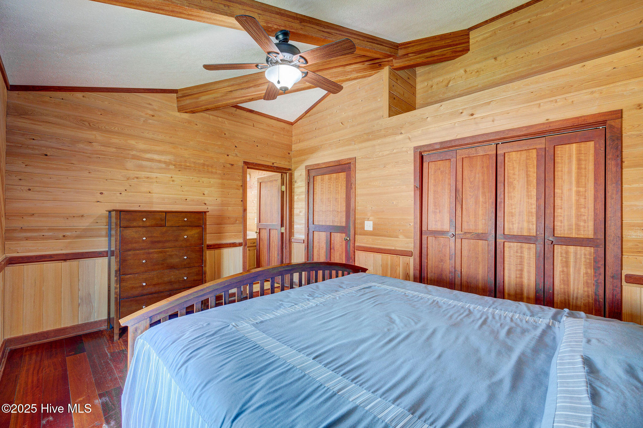 100505826 | Photo 41