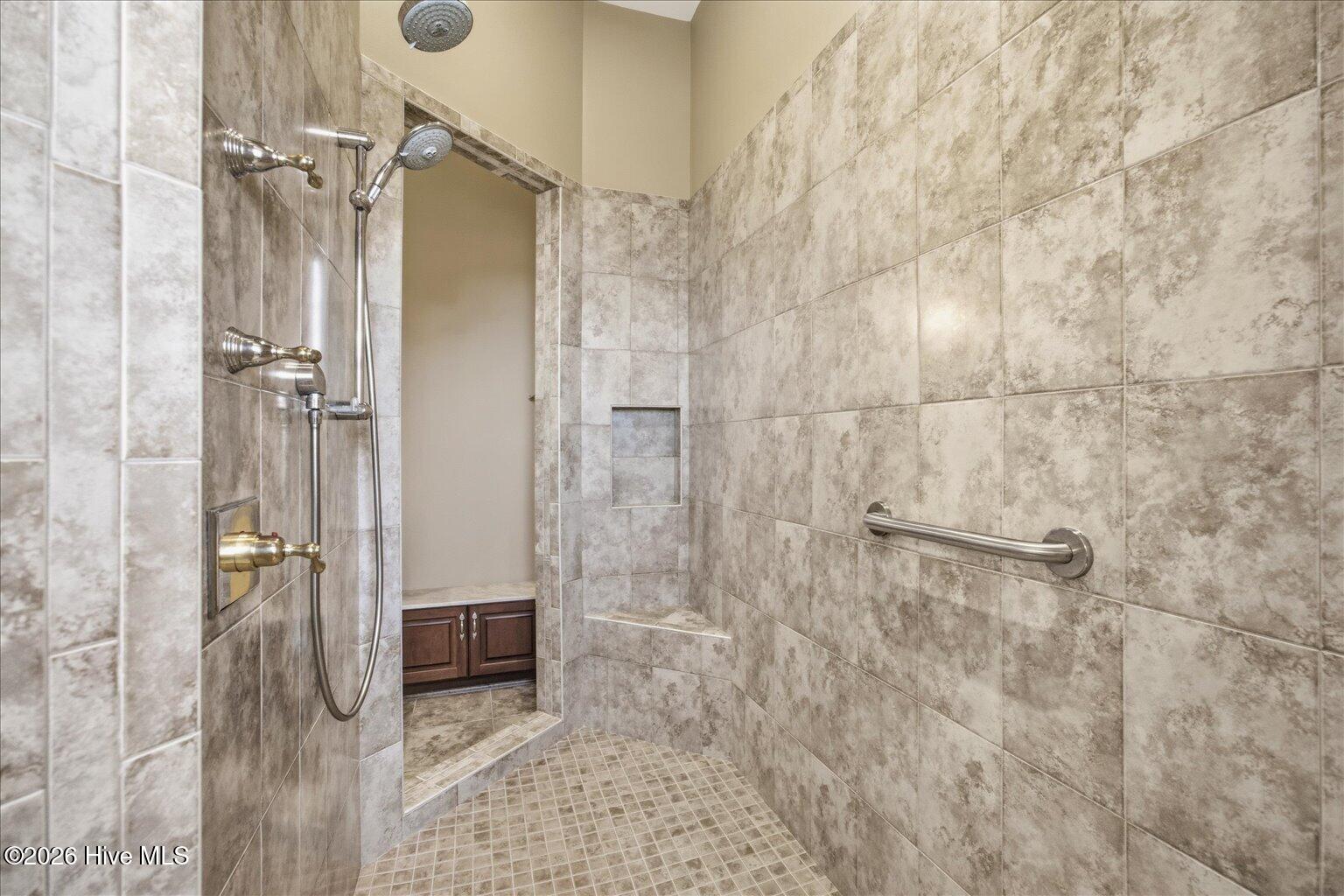 100557521 | Photo 28