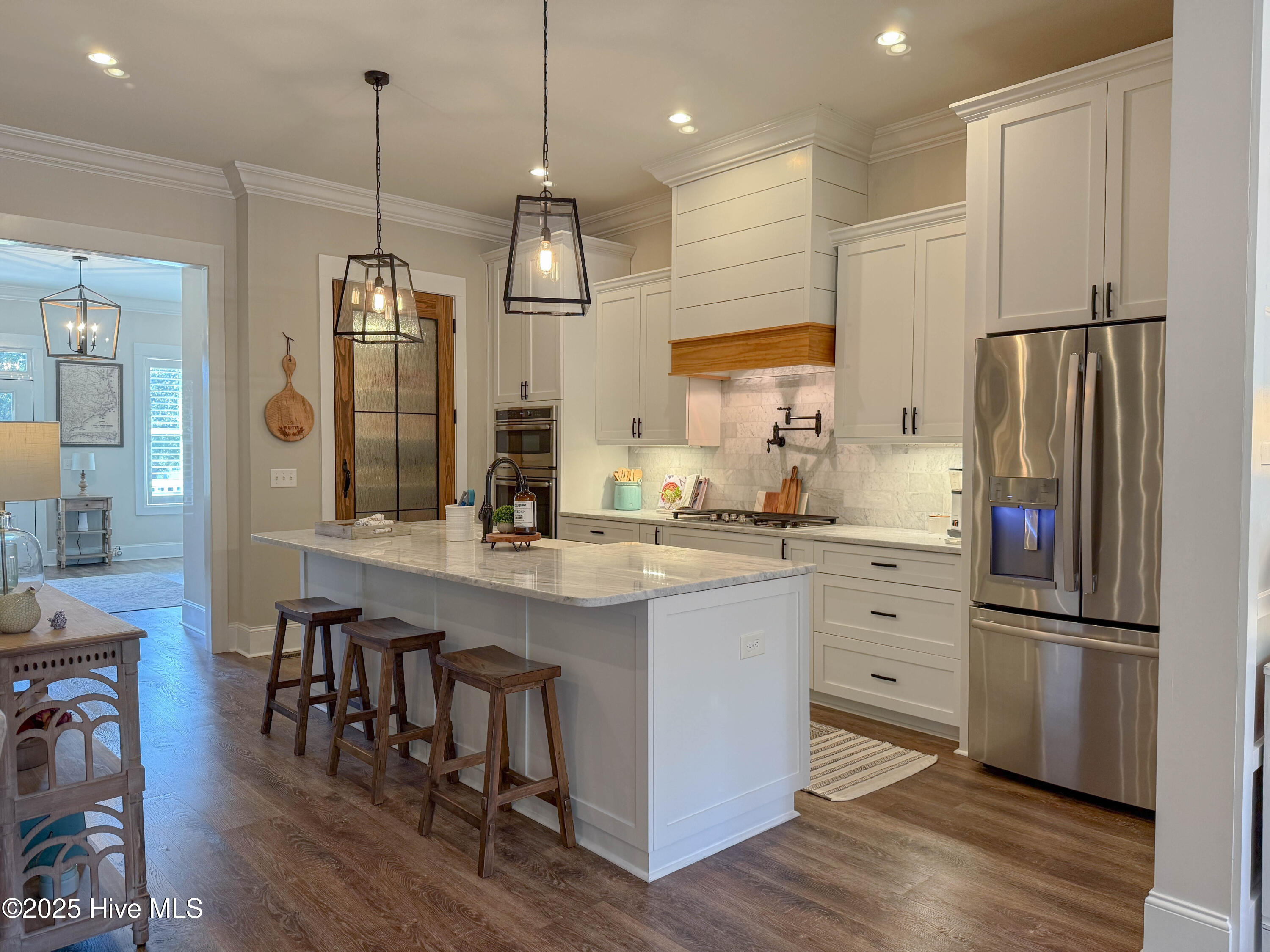 100556308 | Photo 24