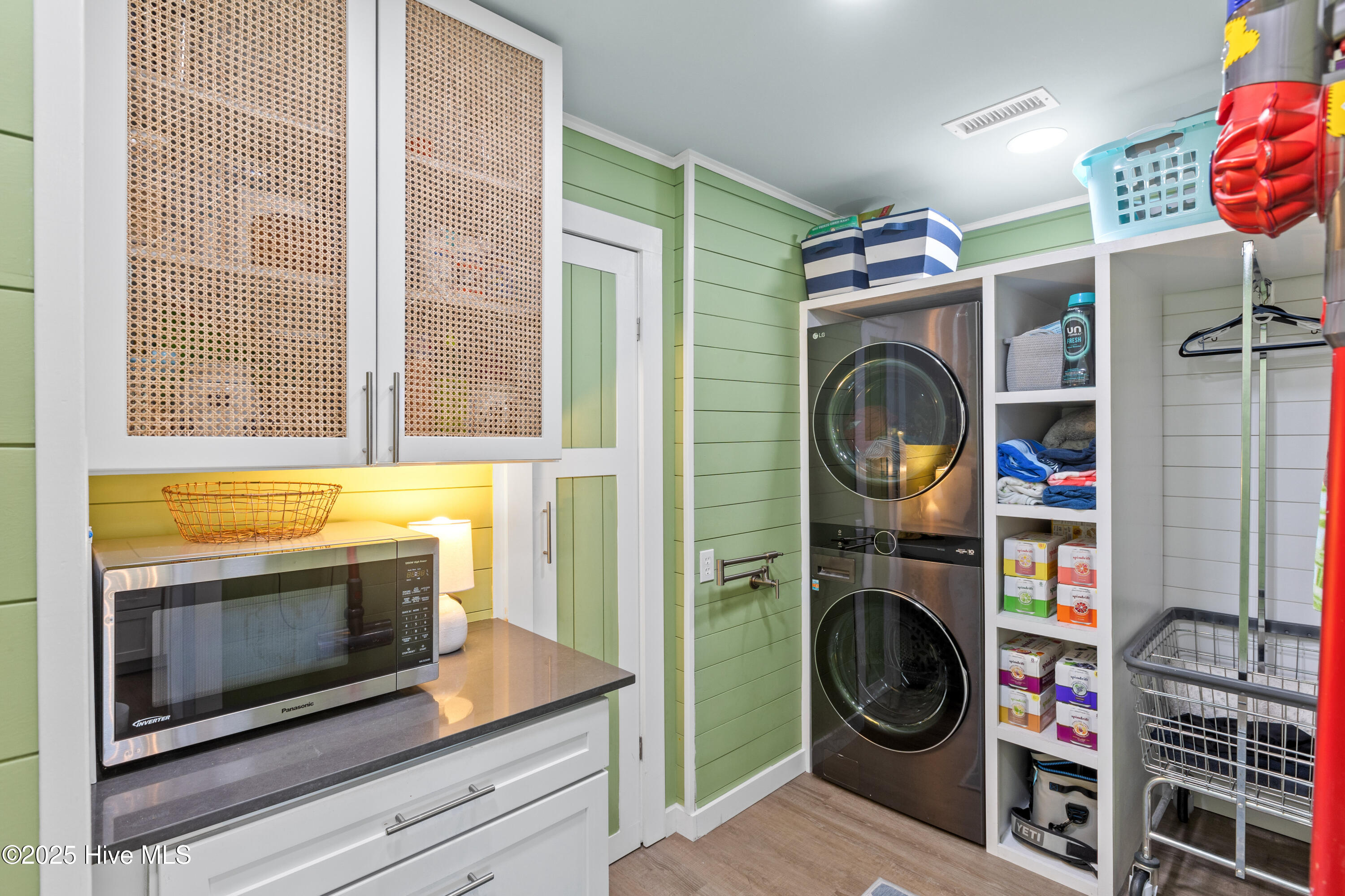 100567814 | Photo 19