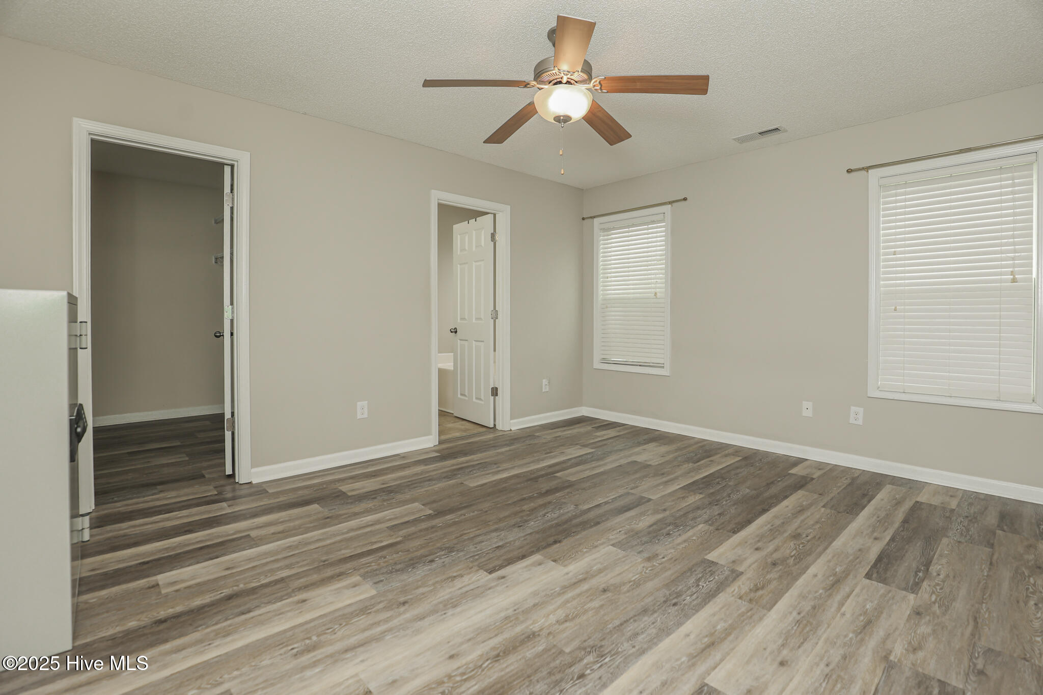 100536070 | Photo 20