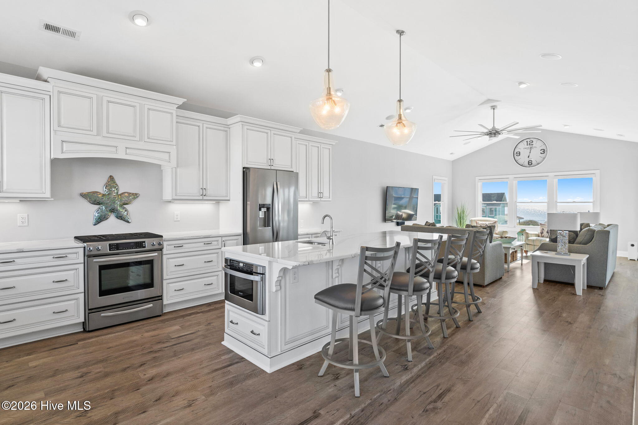 100555015 | Photo 10