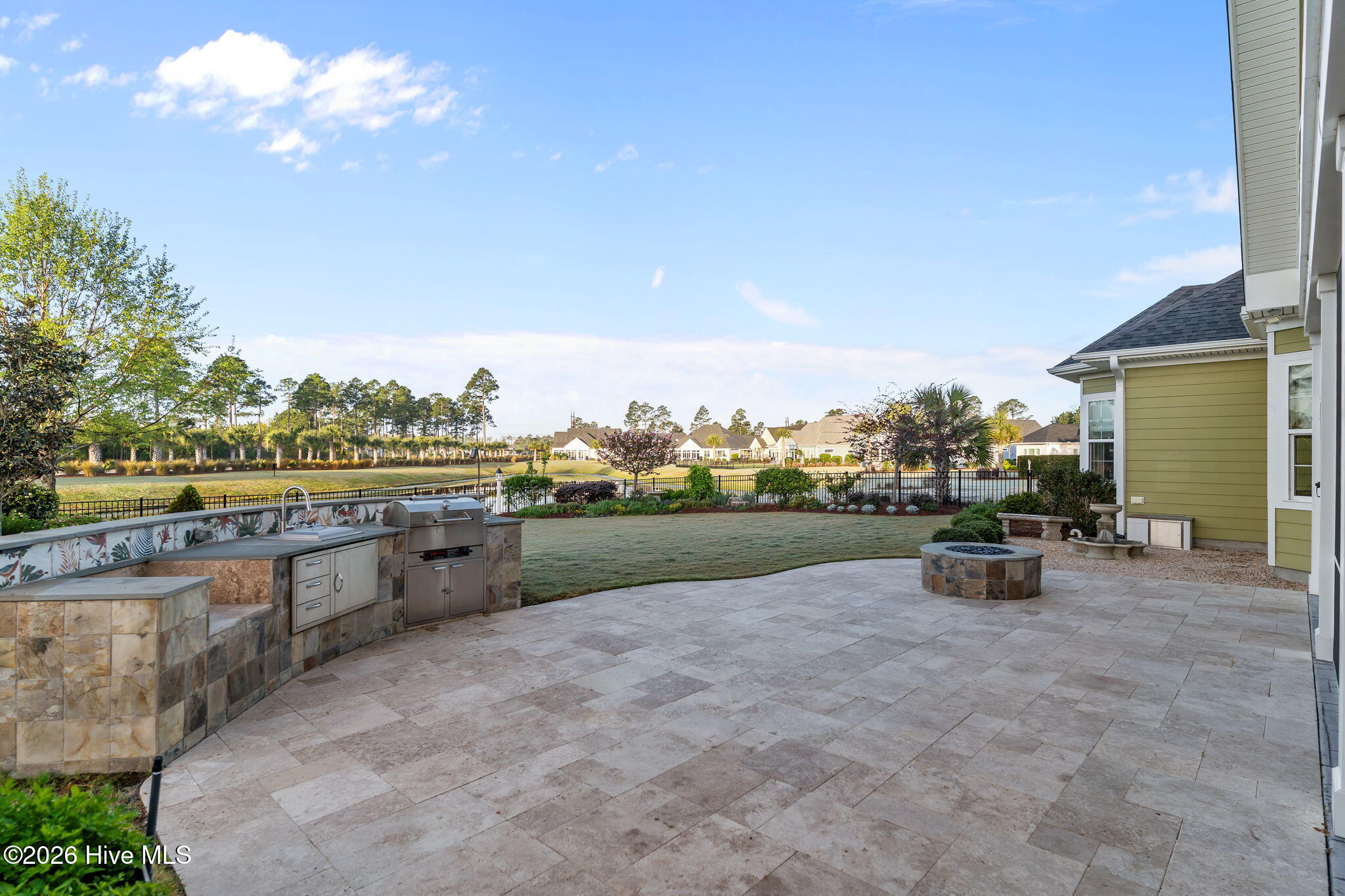 100566700 | Photo 40