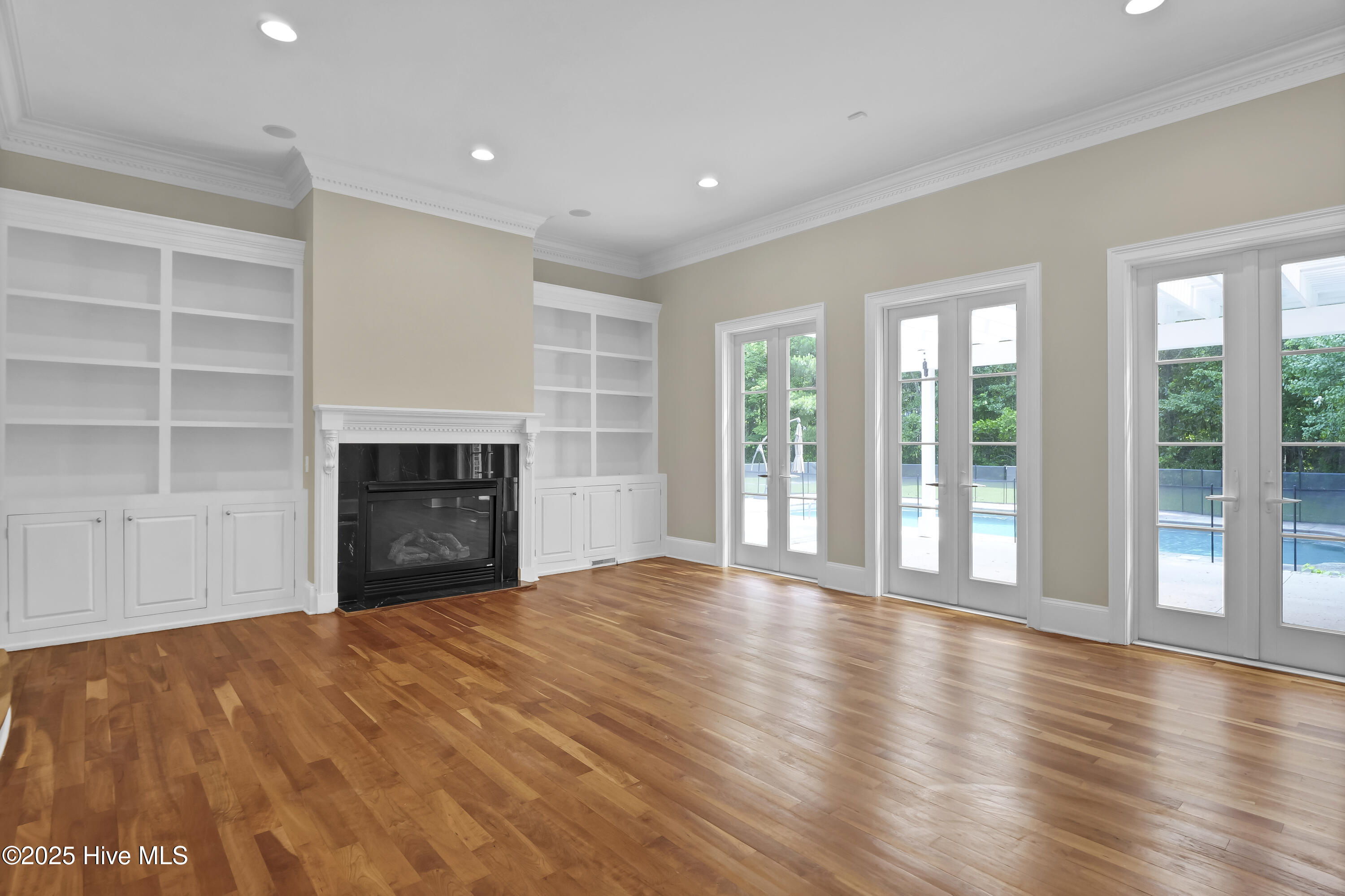 100552605 | Photo 28