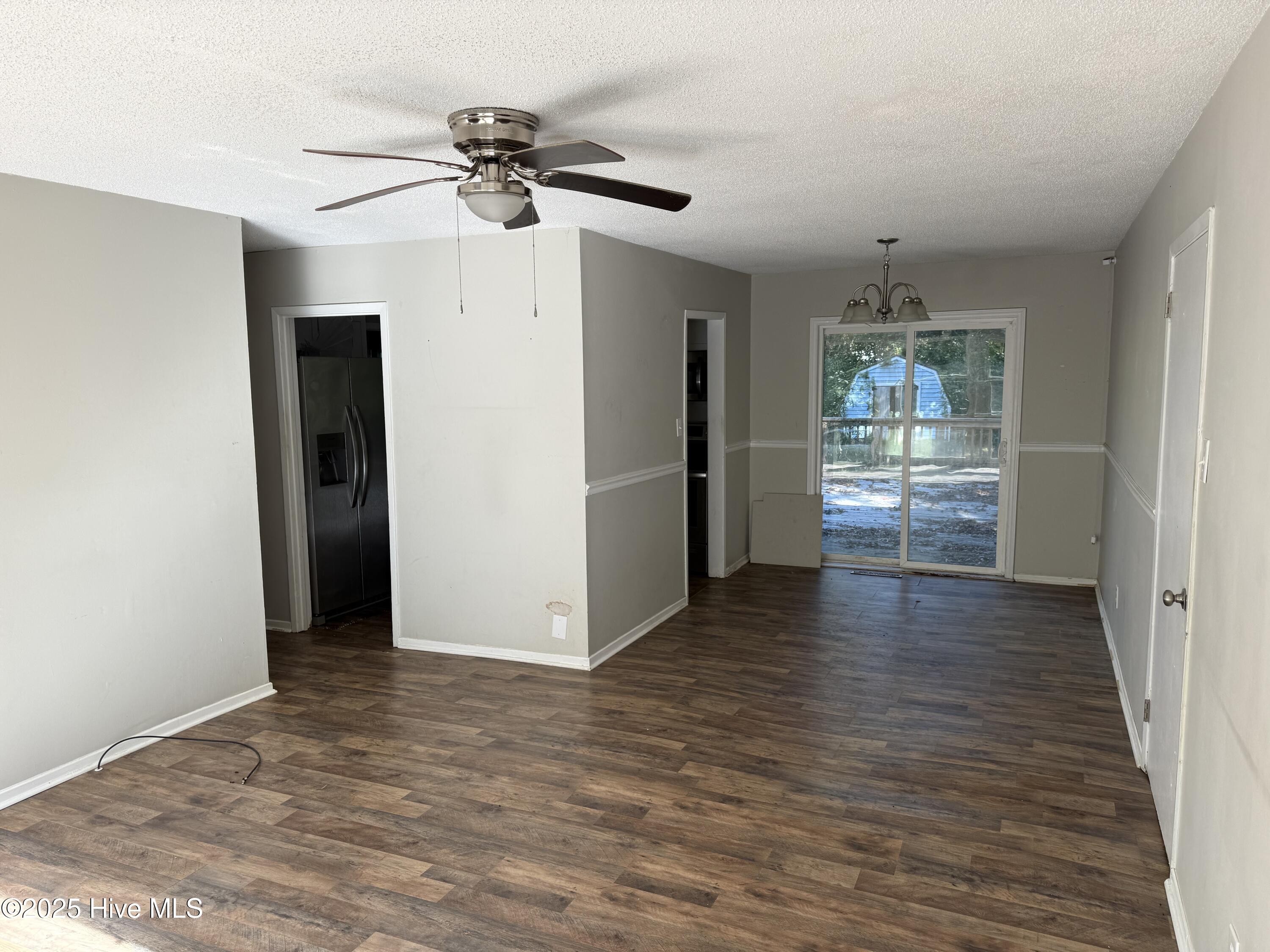 100537405 | Photo 11