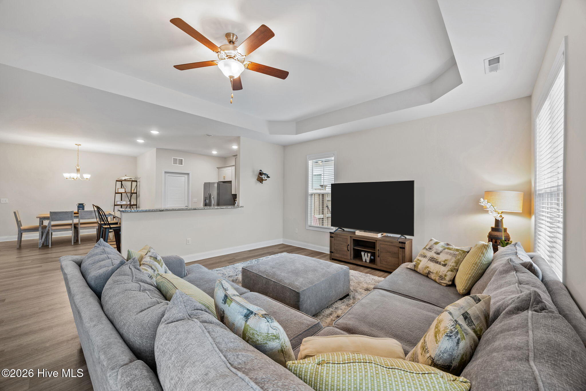 100552532 | Photo 11