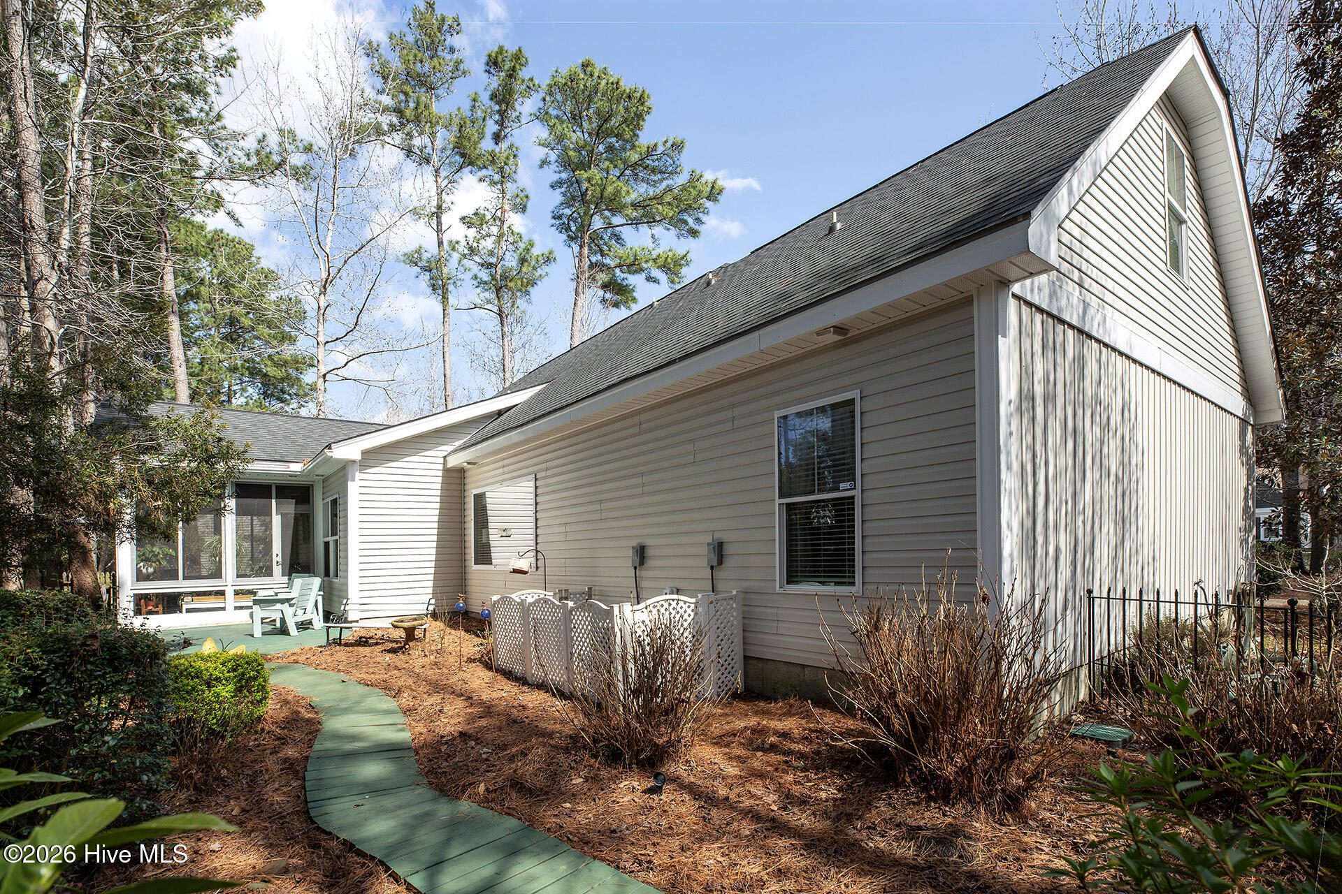 100558971 | Photo 40