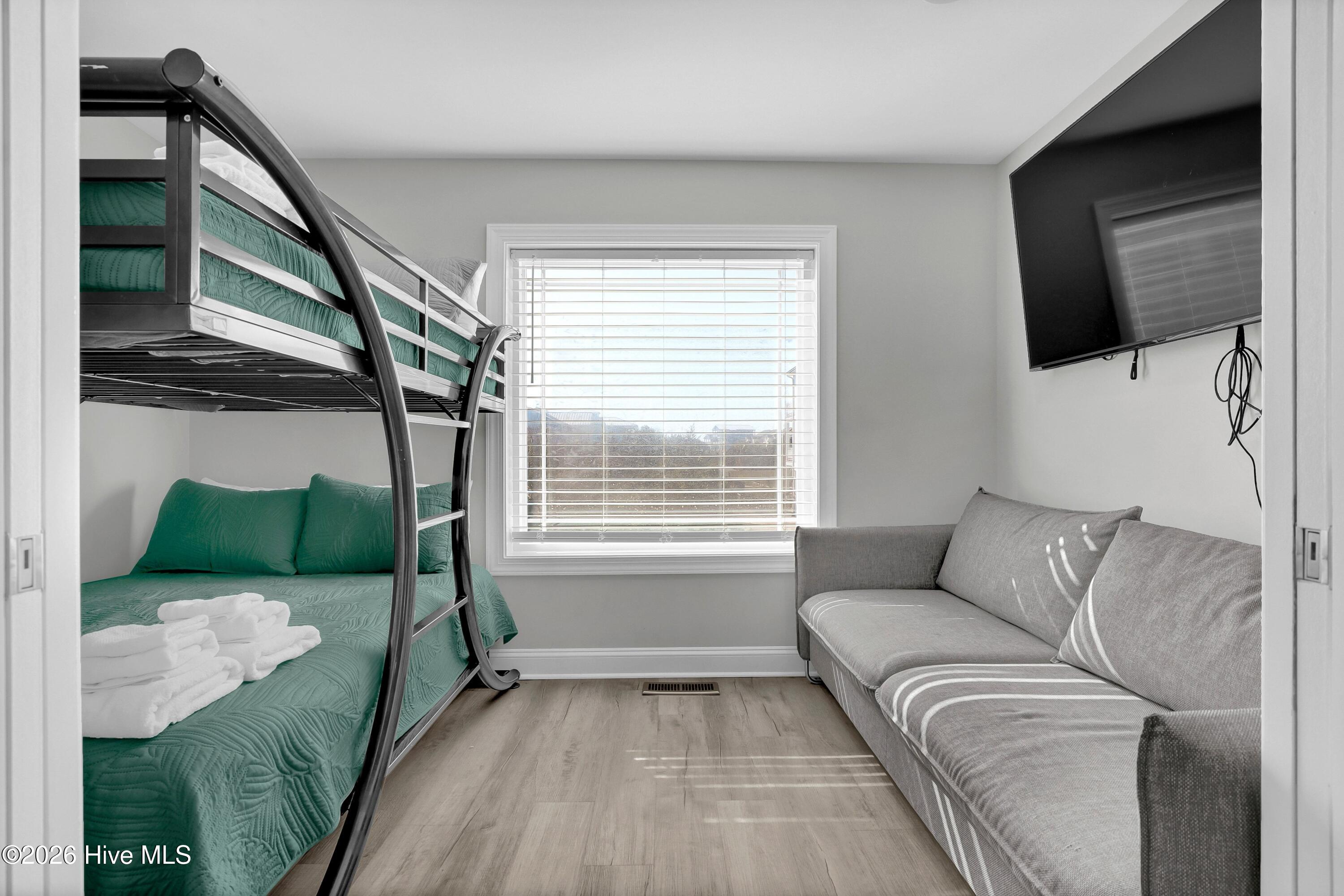 100554934 | Photo 22