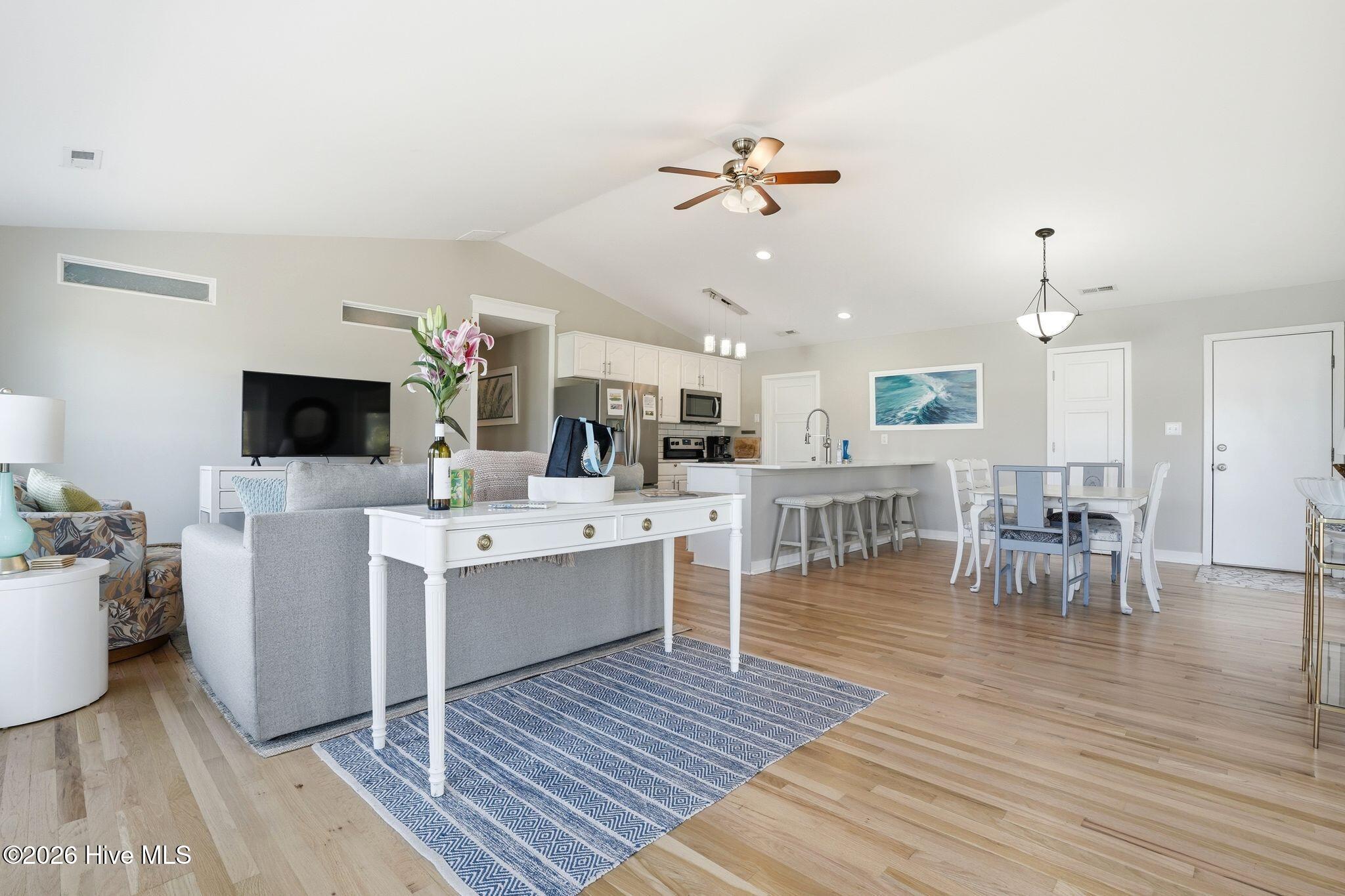 100558561 | Photo 24