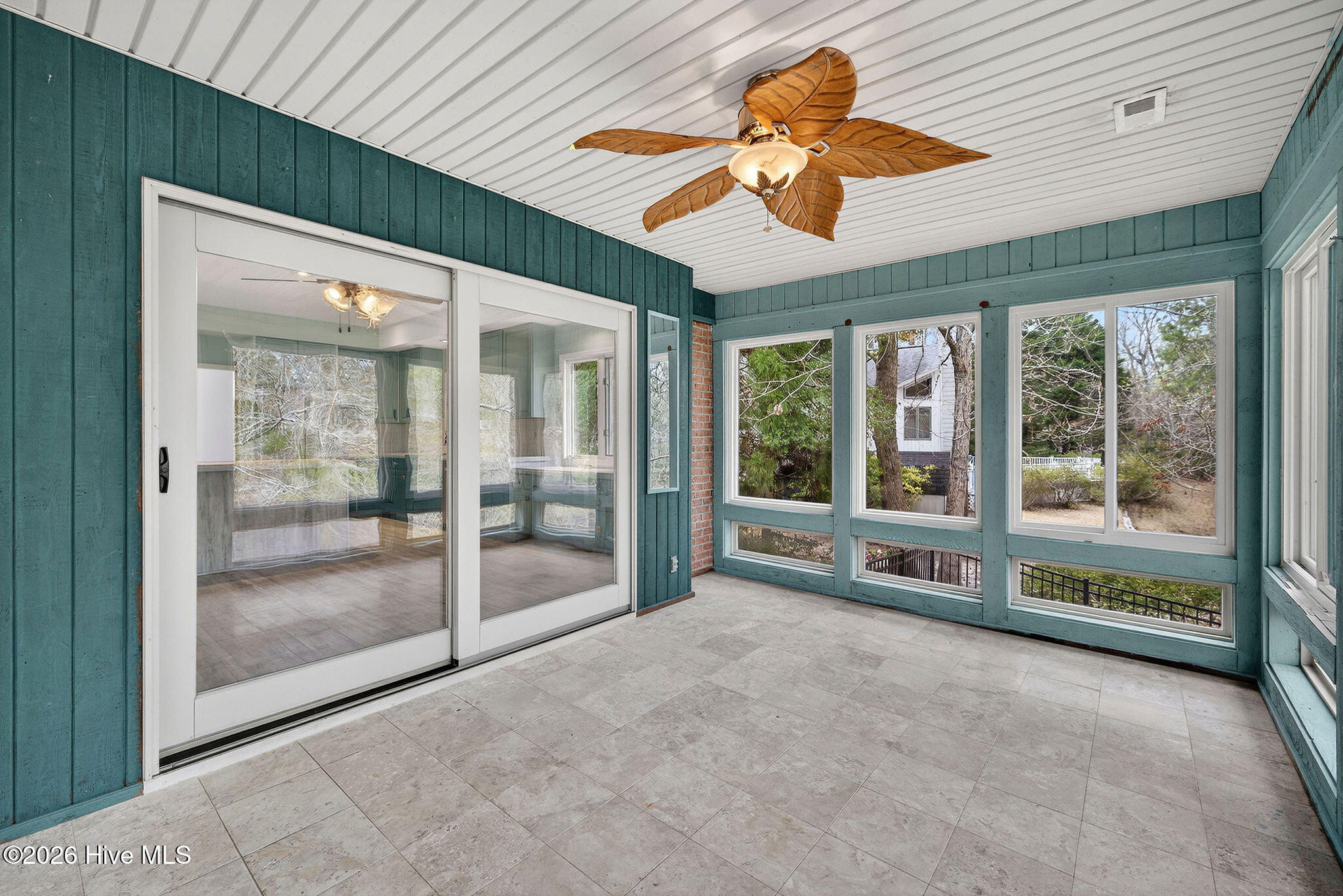 100556345 | Photo 35